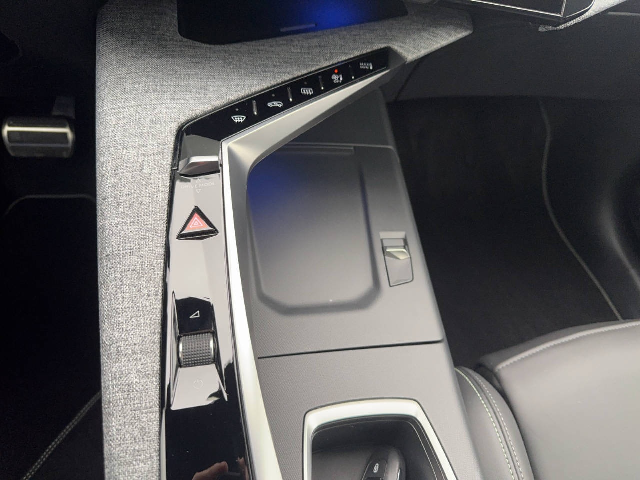 PEUGEOT 5008 1.2 Hybrid GT-image-11