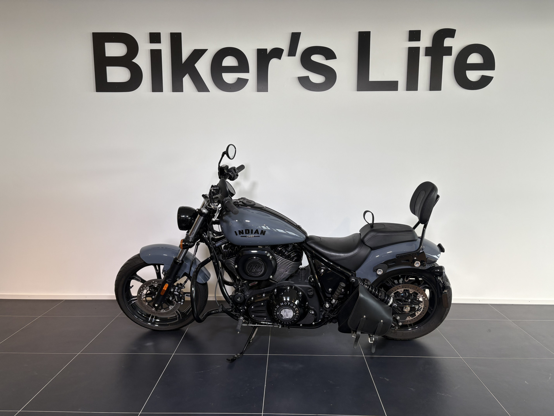 INDIAN Chief Dark Horse-showroom-element-1