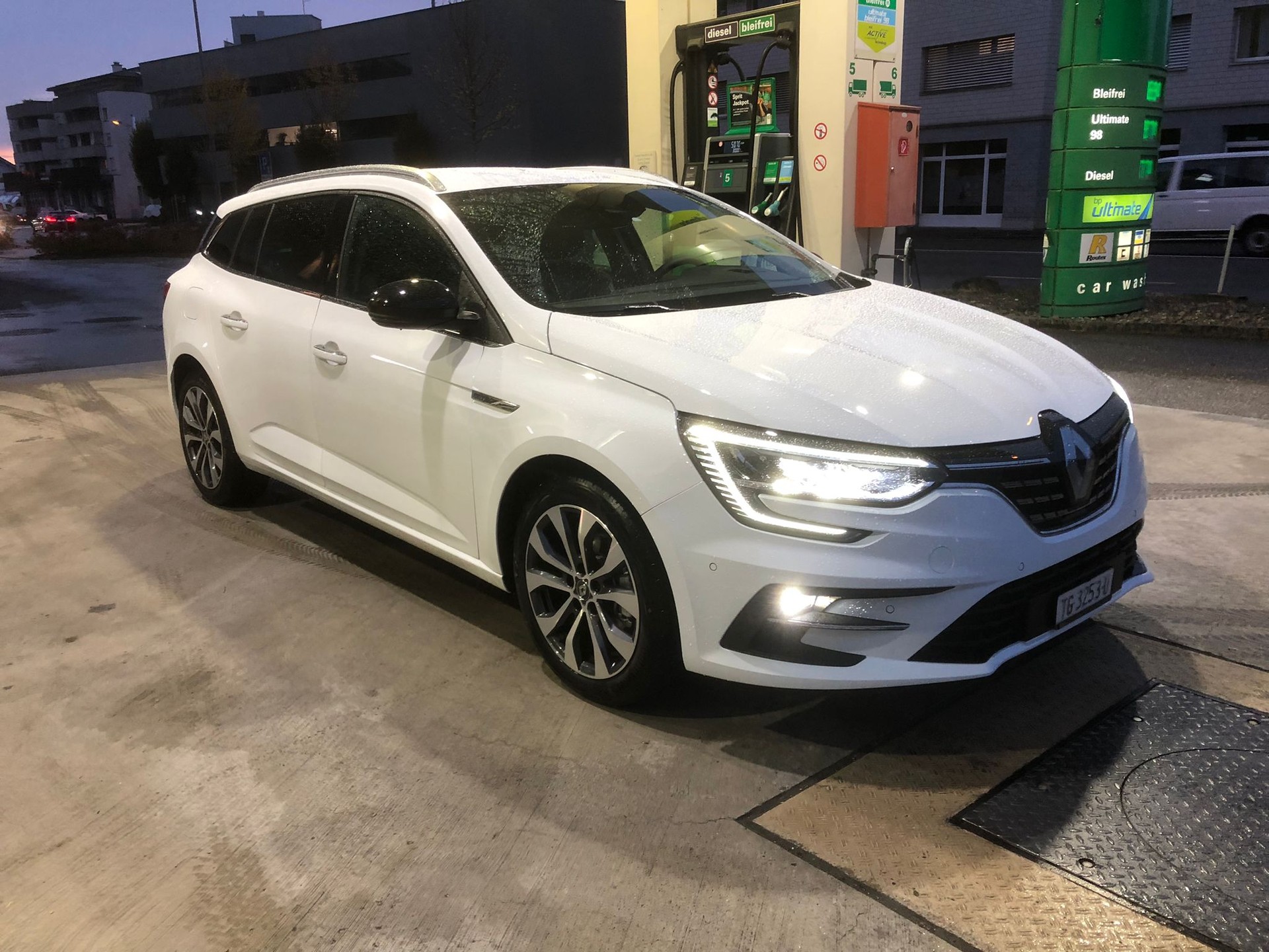 RENAULT Mégane Grandtour 1.3 16V Turbo Techno EDC-image-8