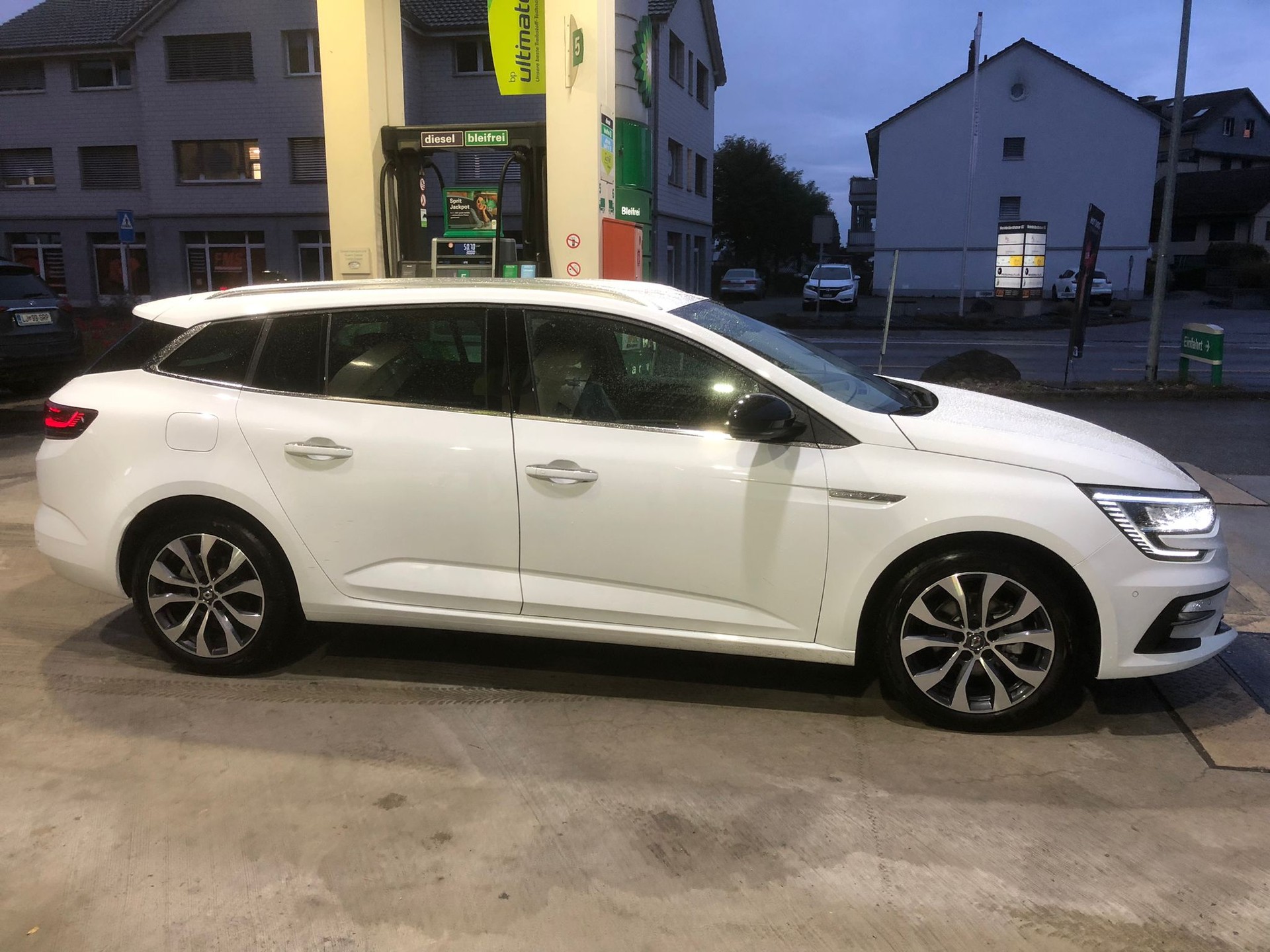 RENAULT Mégane Grandtour 1.3 16V Turbo Techno EDC-image-6