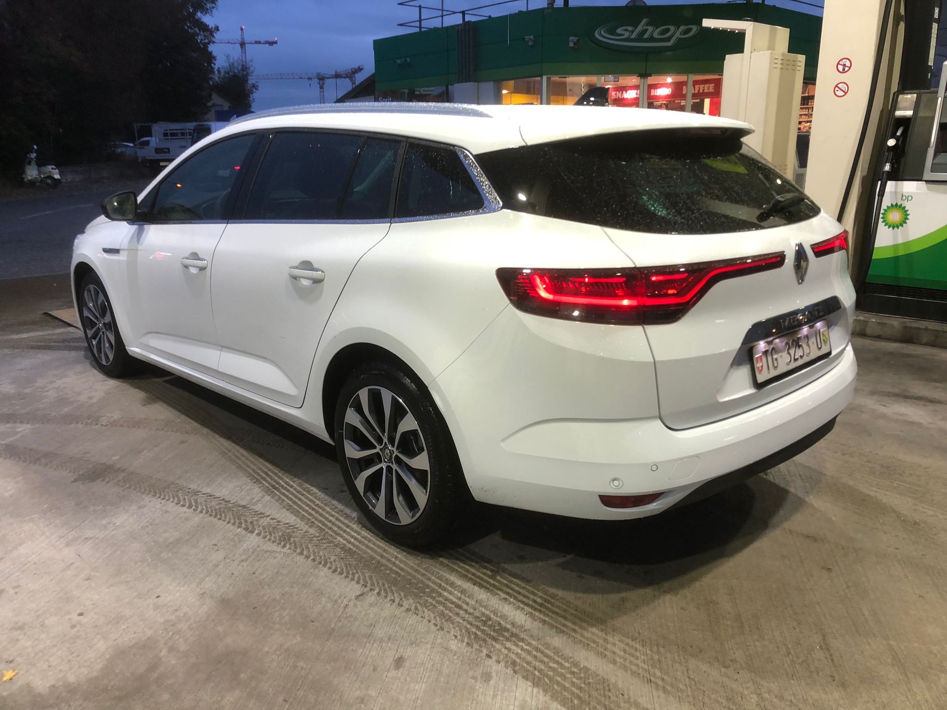 RENAULT Mégane Grandtour 1.3 16V Turbo Techno EDC-image-3