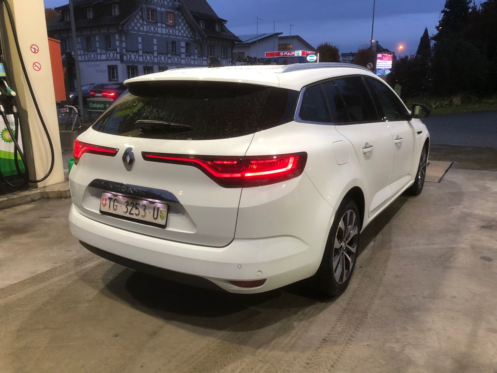 RENAULT Mégane Grandtour 1.3 16V Turbo Techno EDC-image-5