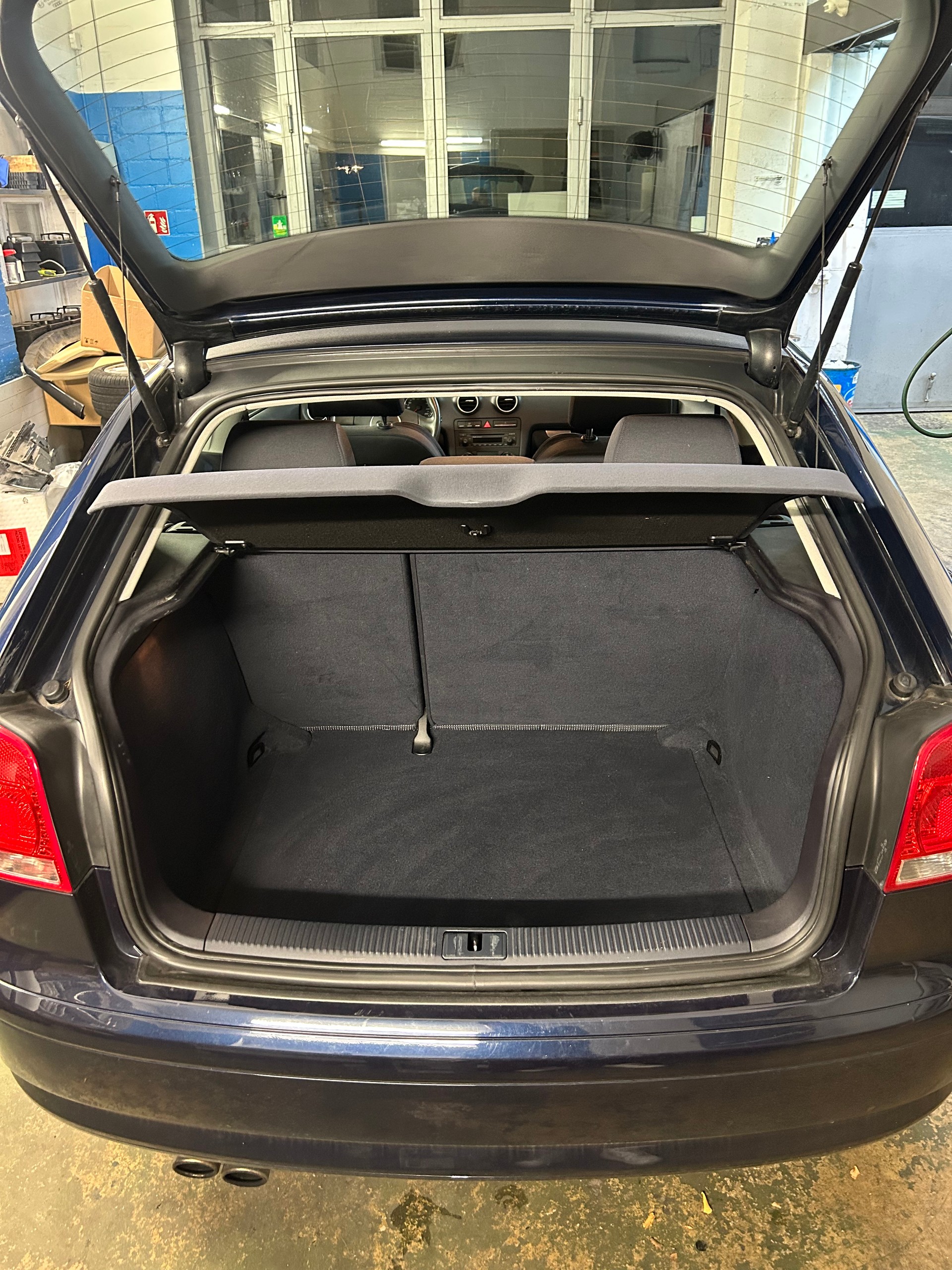 AUDI A3 2.0 FSI Attraction-image-10