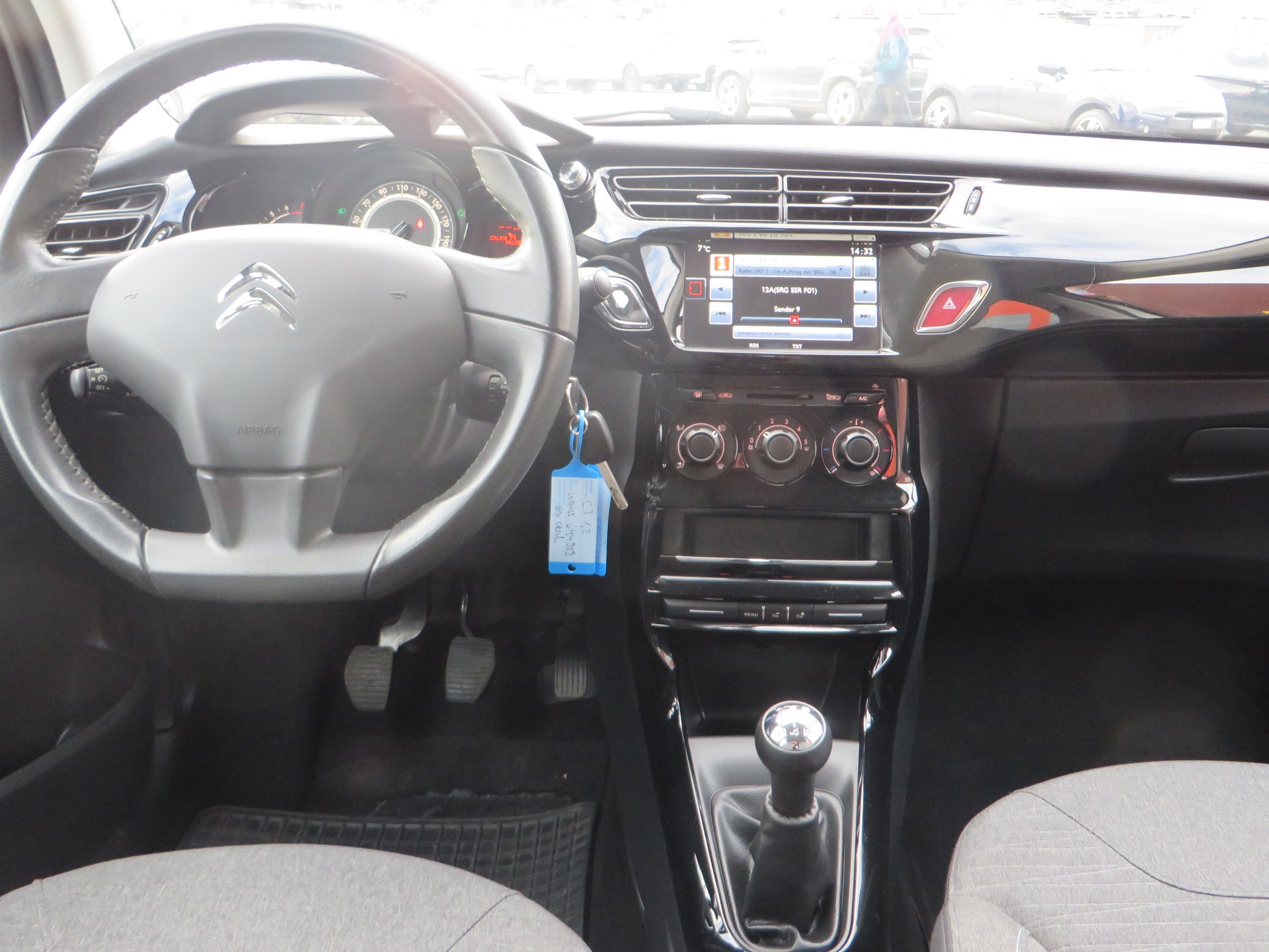 CITROEN C3 1.2i PureTech Sélection-image-9