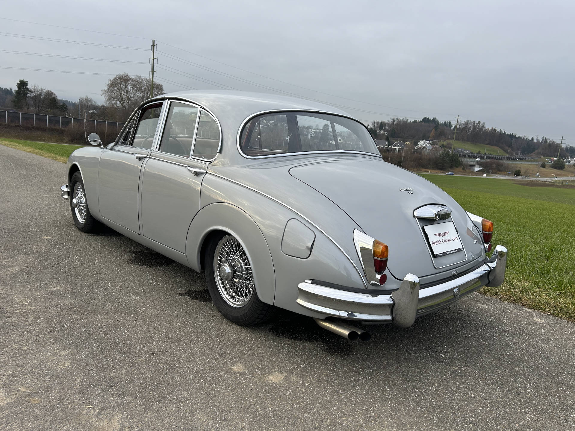 JAGUAR MK-II 3.8 Litre-showroom-element-2
