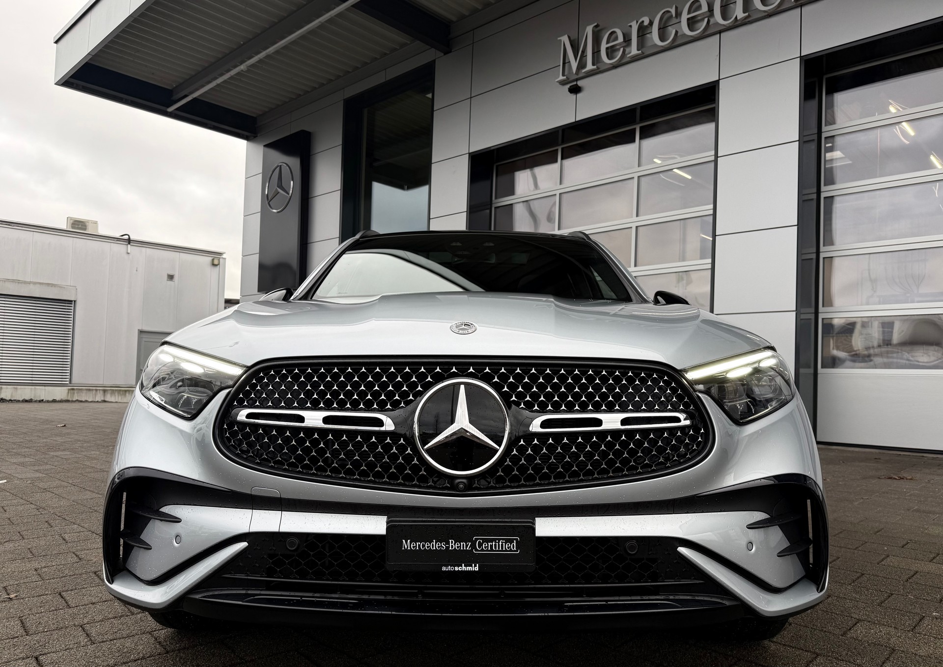 MERCEDES-BENZ GLC 220 d AMG Line 4Matic 9G-Tronic-showroom-element-2