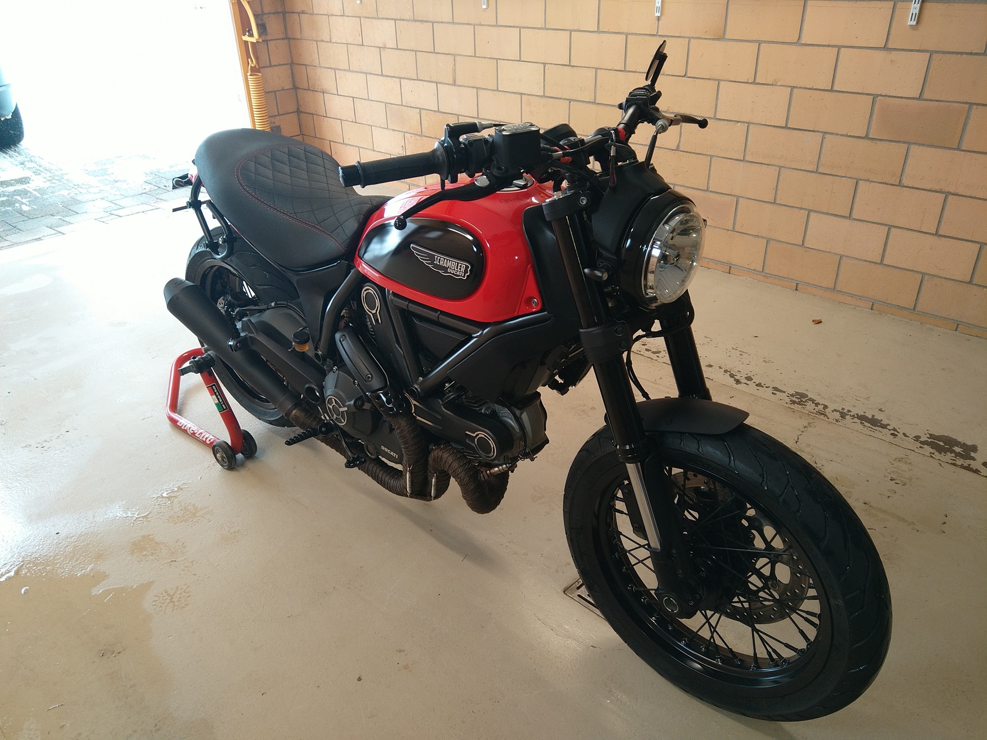 DUCATI SCRAMBLER 800-image-1