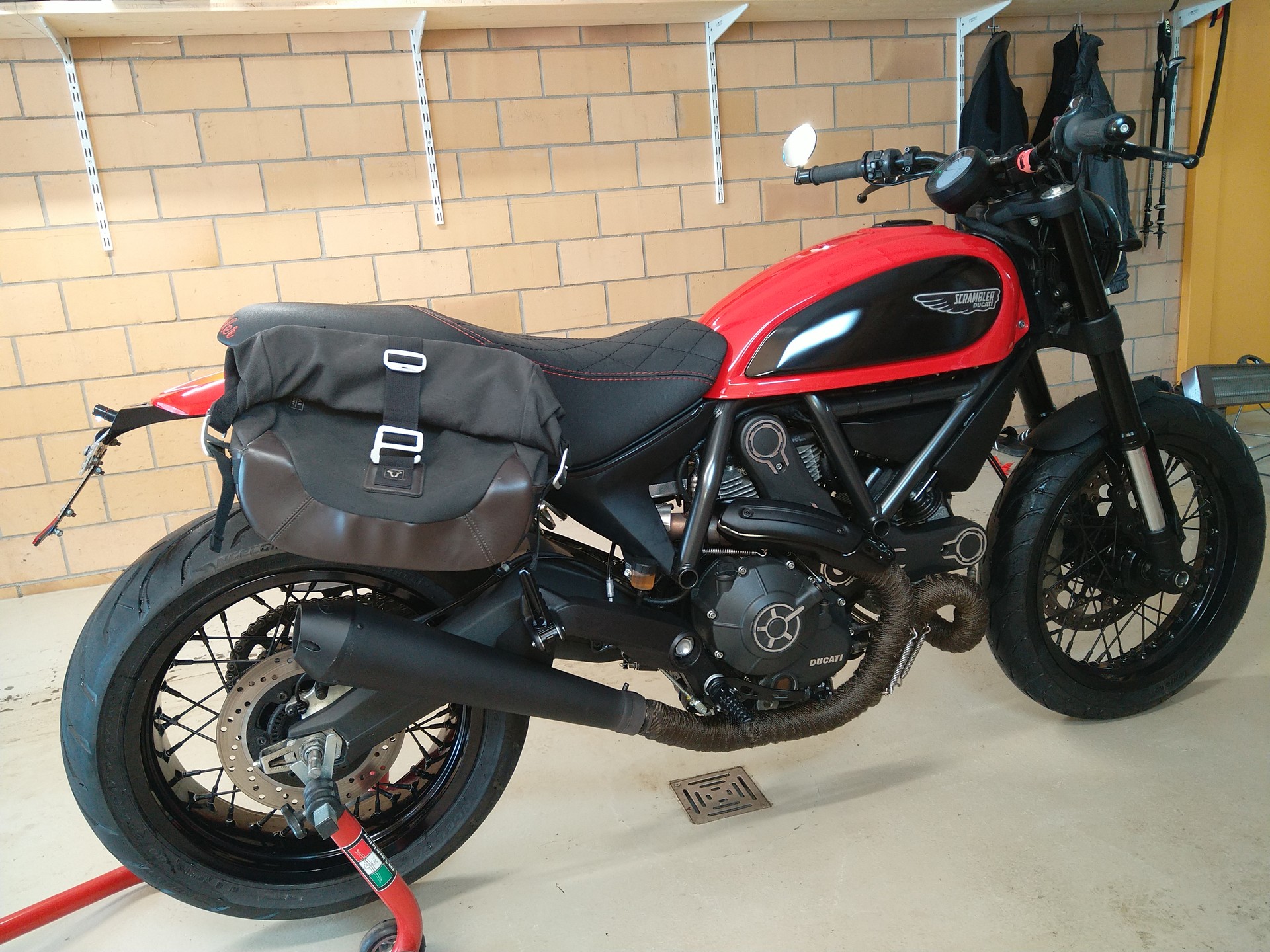 DUCATI SCRAMBLER 800-image-0