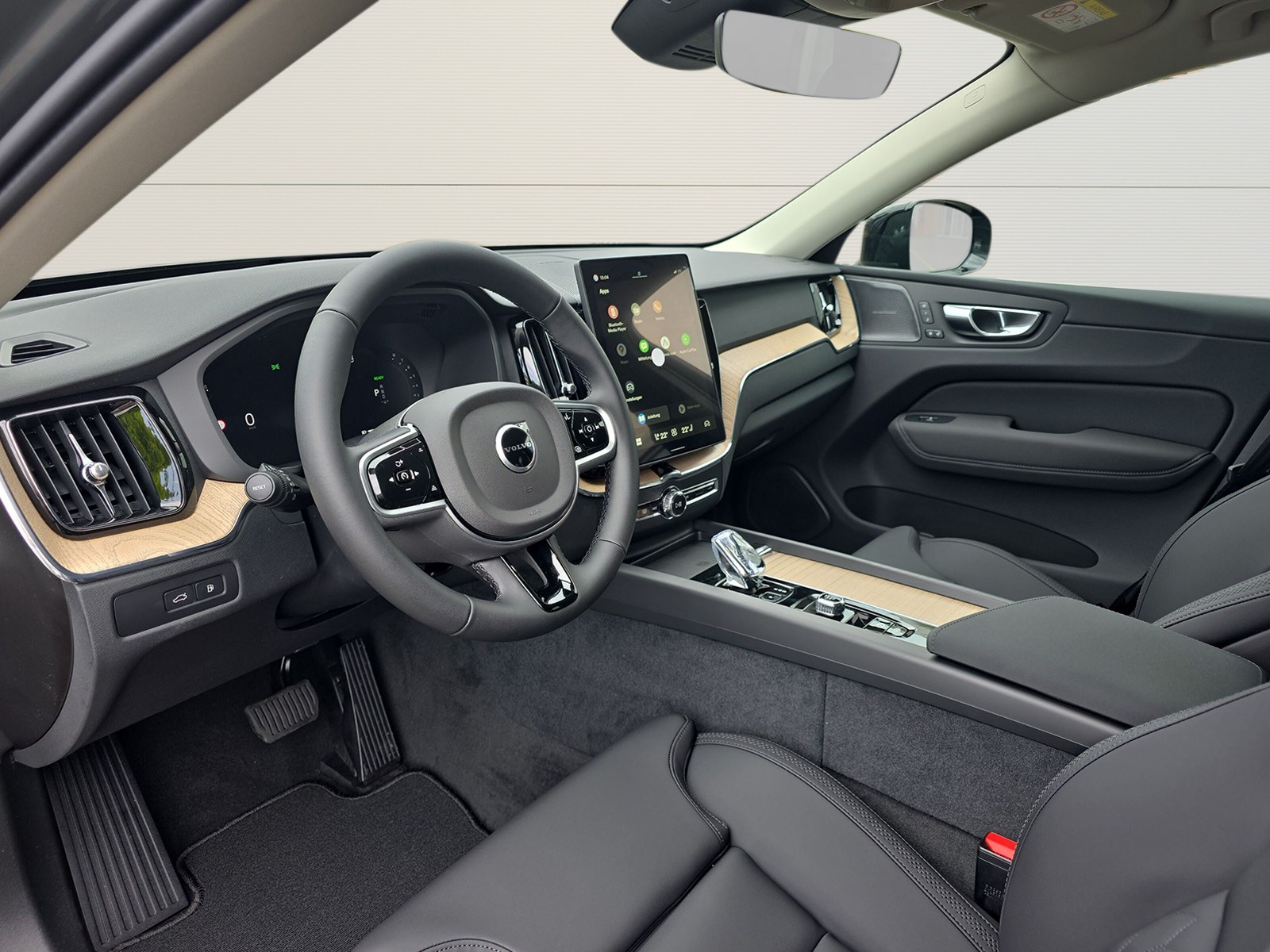 VOLVO XC60 2.0 T6 TE Plus Dark eAWD-image-6