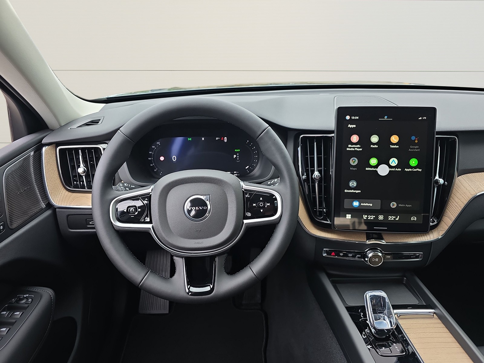 VOLVO XC60 2.0 T6 TE Plus Dark eAWD-image-9