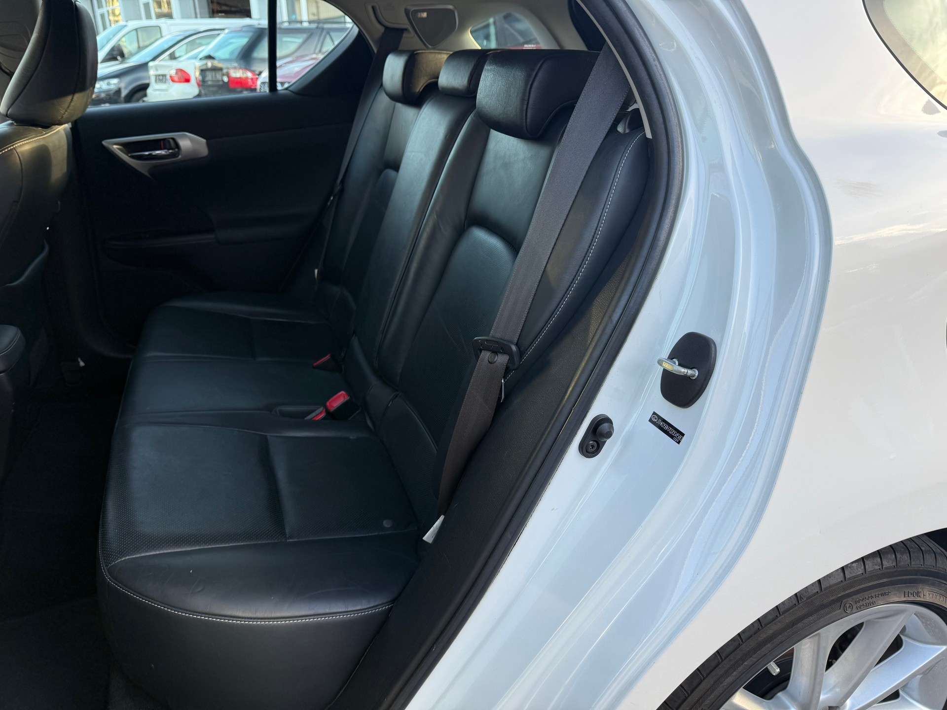 LEXUS CT 200h 1.8 excellence CVT-image-9