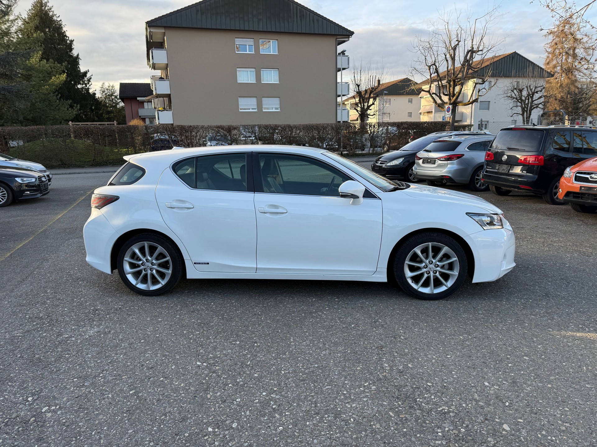 LEXUS CT 200h 1.8 excellence CVT-image-4