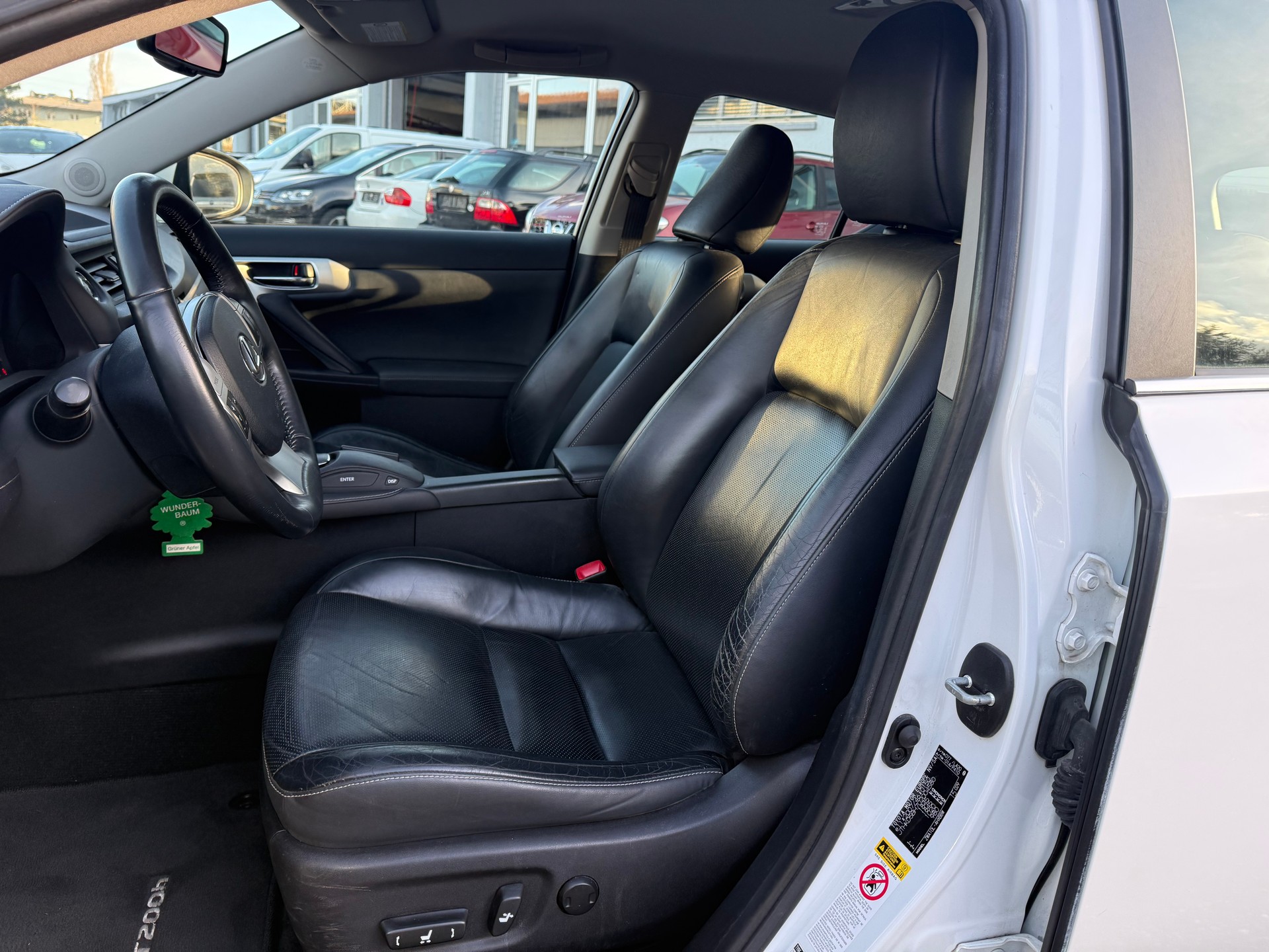 LEXUS CT 200h 1.8 excellence CVT-image-8