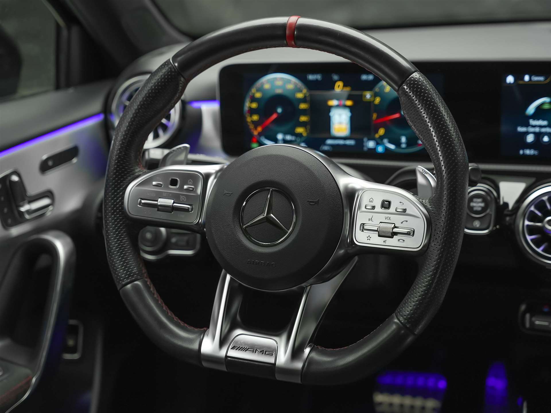 MERCEDES-BENZ A 35 AMG 4Matic Speedshift *Limousine*CH Auto*el. Sitze*360° Kamera*-image-26