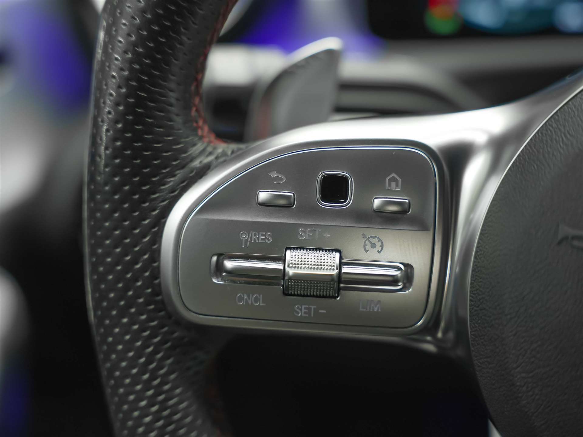 MERCEDES-BENZ A 35 AMG 4Matic Speedshift *Limousine*CH Auto*el. Sitze*360° Kamera*-image-29