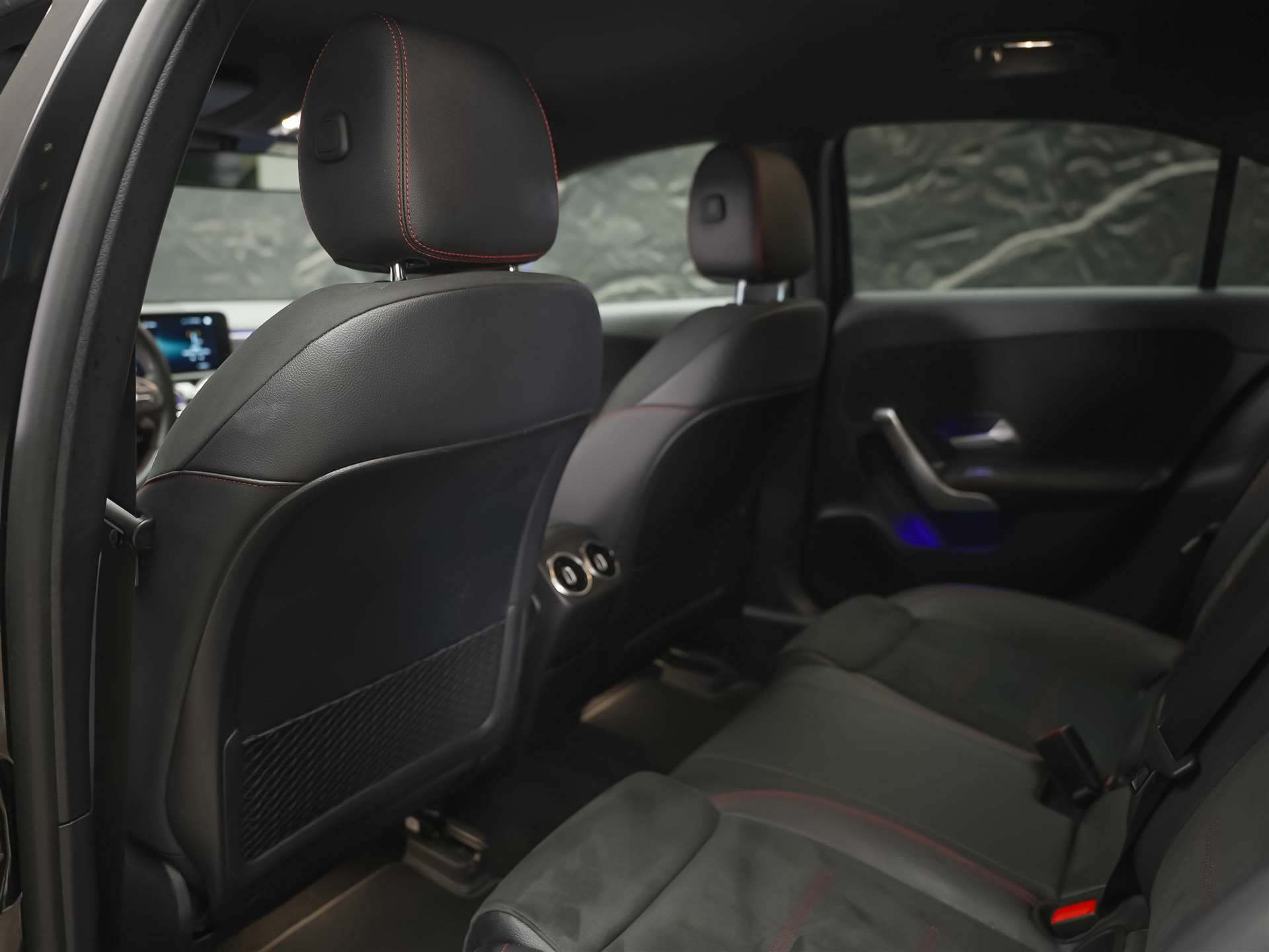 MERCEDES-BENZ A 35 AMG 4Matic Speedshift *Limousine*CH Auto*el. Sitze*360° Kamera*-image-11