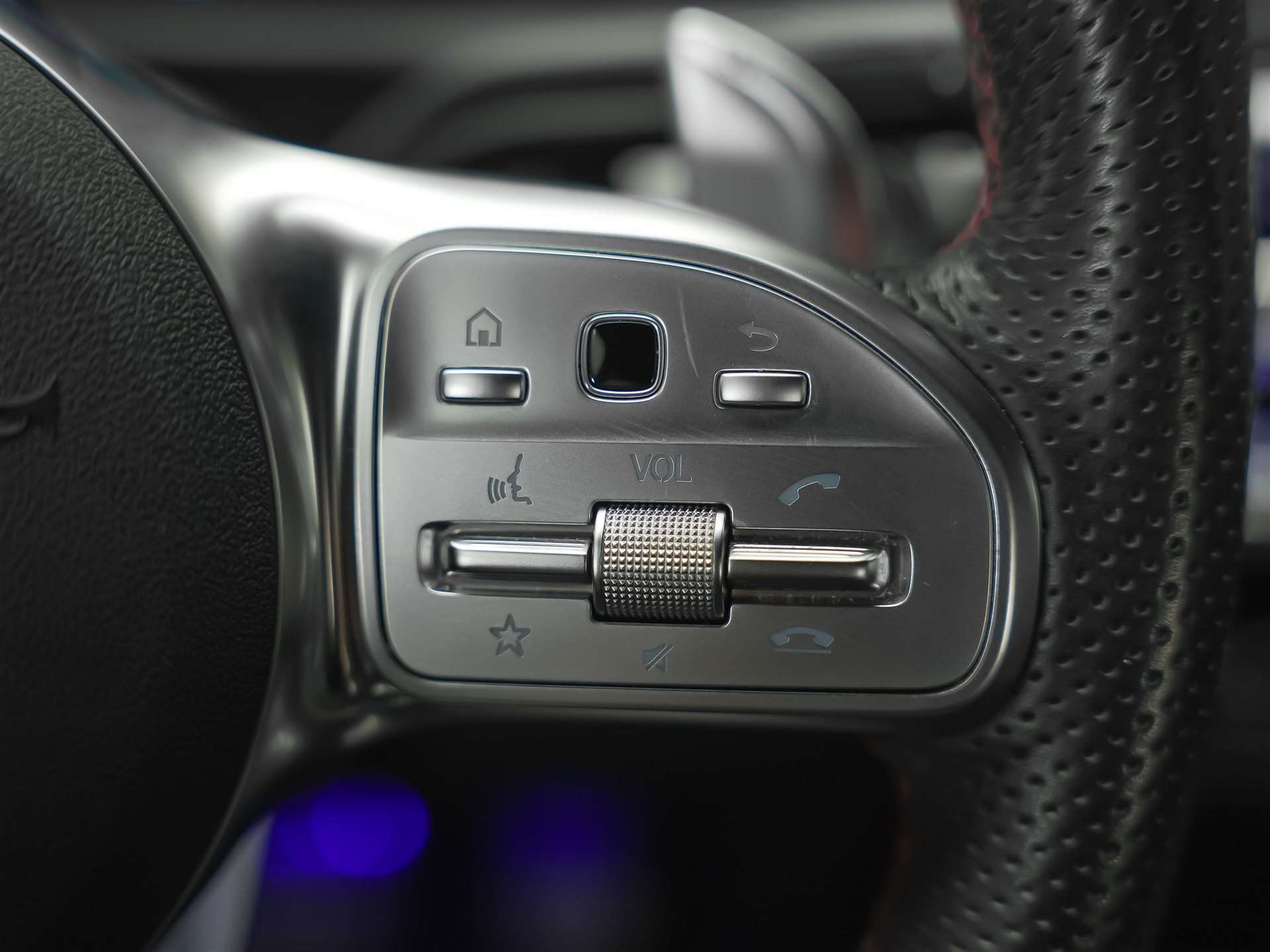 MERCEDES-BENZ A 35 AMG 4Matic Speedshift *Limousine*CH Auto*el. Sitze*360° Kamera*-image-30