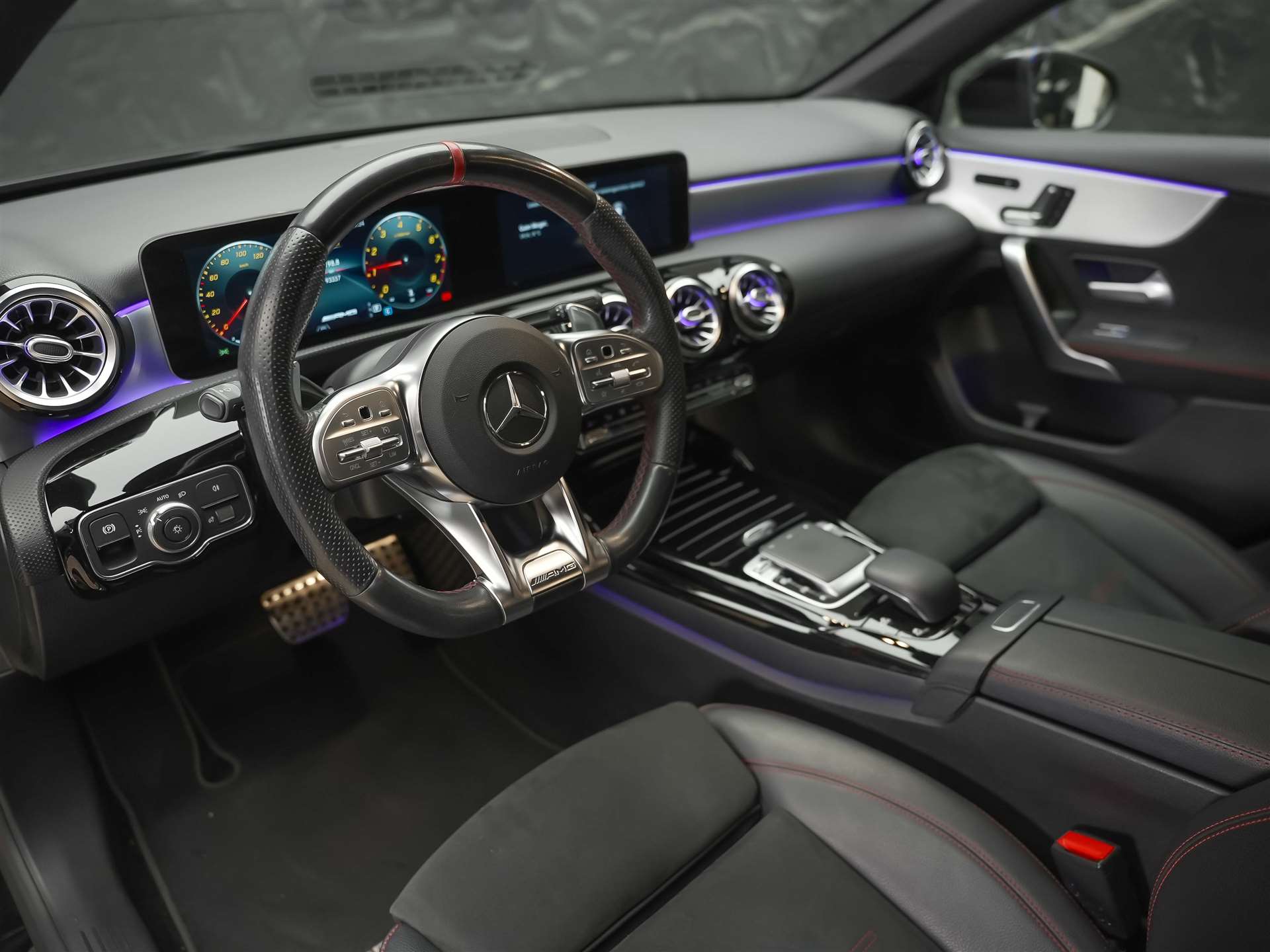 MERCEDES-BENZ A 35 AMG 4Matic Speedshift *Limousine*CH Auto*el. Sitze*360° Kamera*-image-8