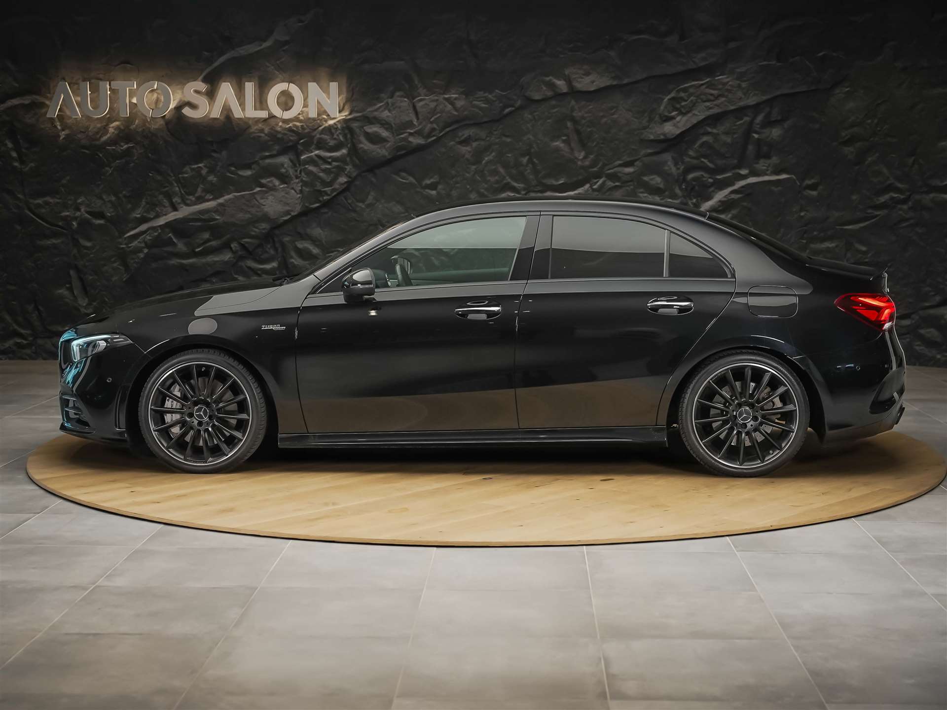 MERCEDES-BENZ A 35 AMG 4Matic Speedshift *Limousine*CH Auto*el. Sitze*360° Kamera*-showroom-element-2