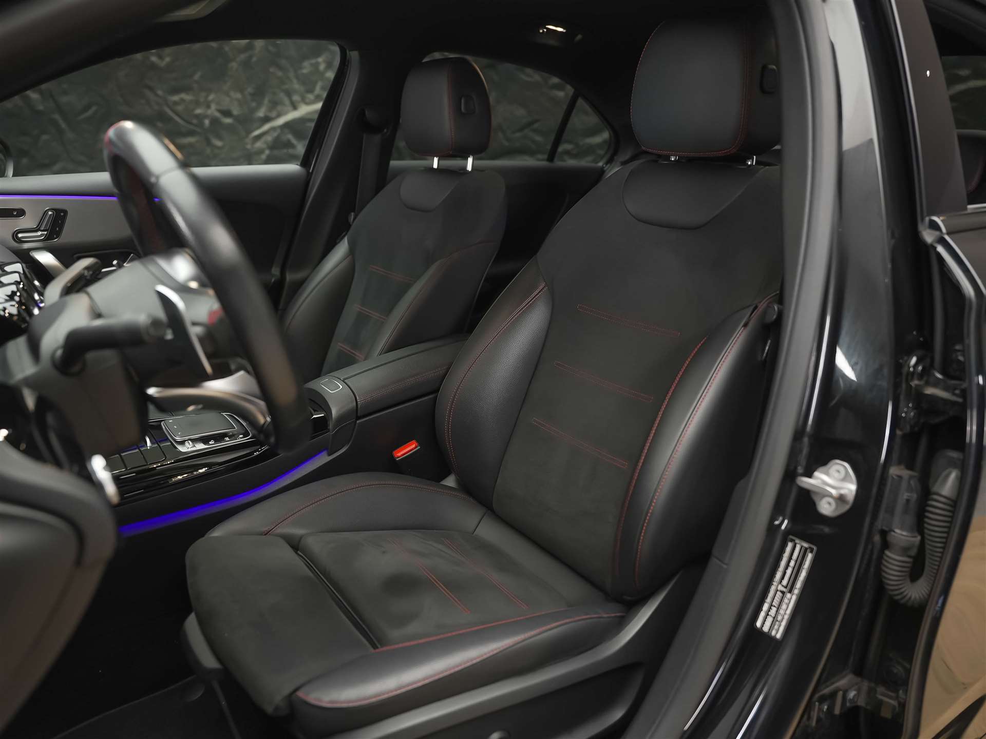 MERCEDES-BENZ A 35 AMG 4Matic Speedshift *Limousine*CH Auto*el. Sitze*360° Kamera*-image-10