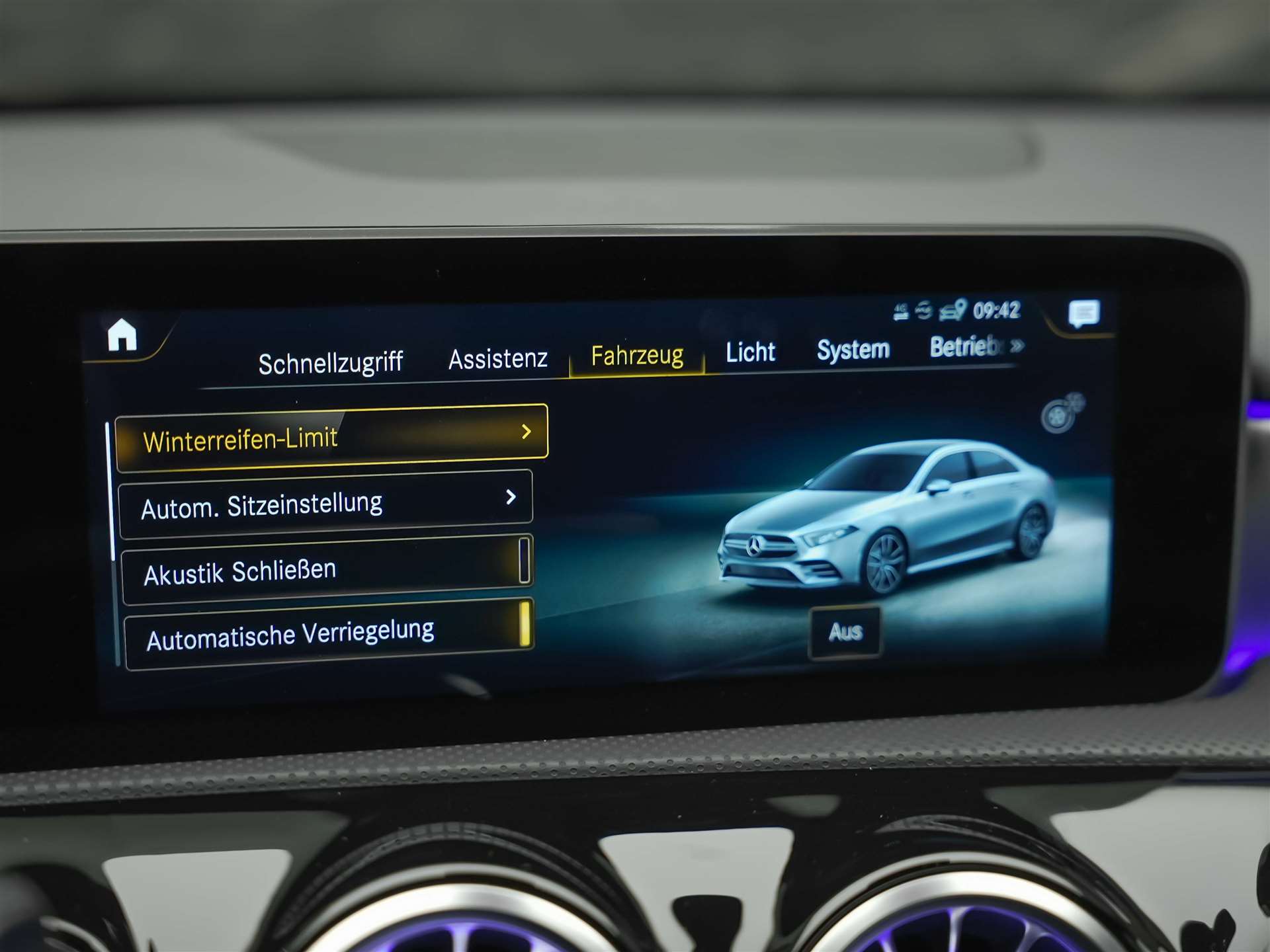 MERCEDES-BENZ A 35 AMG 4Matic Speedshift *Limousine*CH Auto*el. Sitze*360° Kamera*-image-42