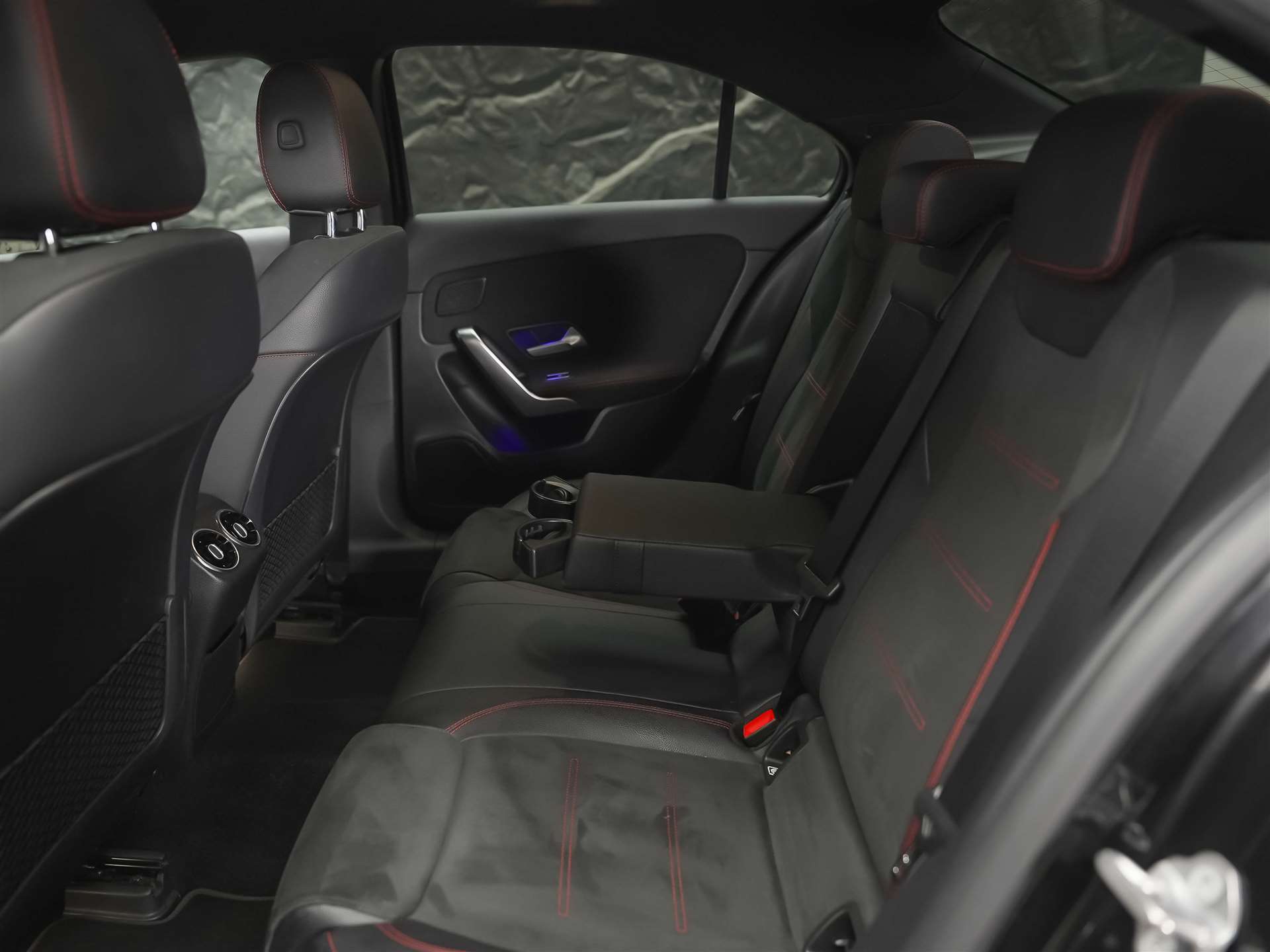 MERCEDES-BENZ A 35 AMG 4Matic Speedshift *Limousine*CH Auto*el. Sitze*360° Kamera*-image-12
