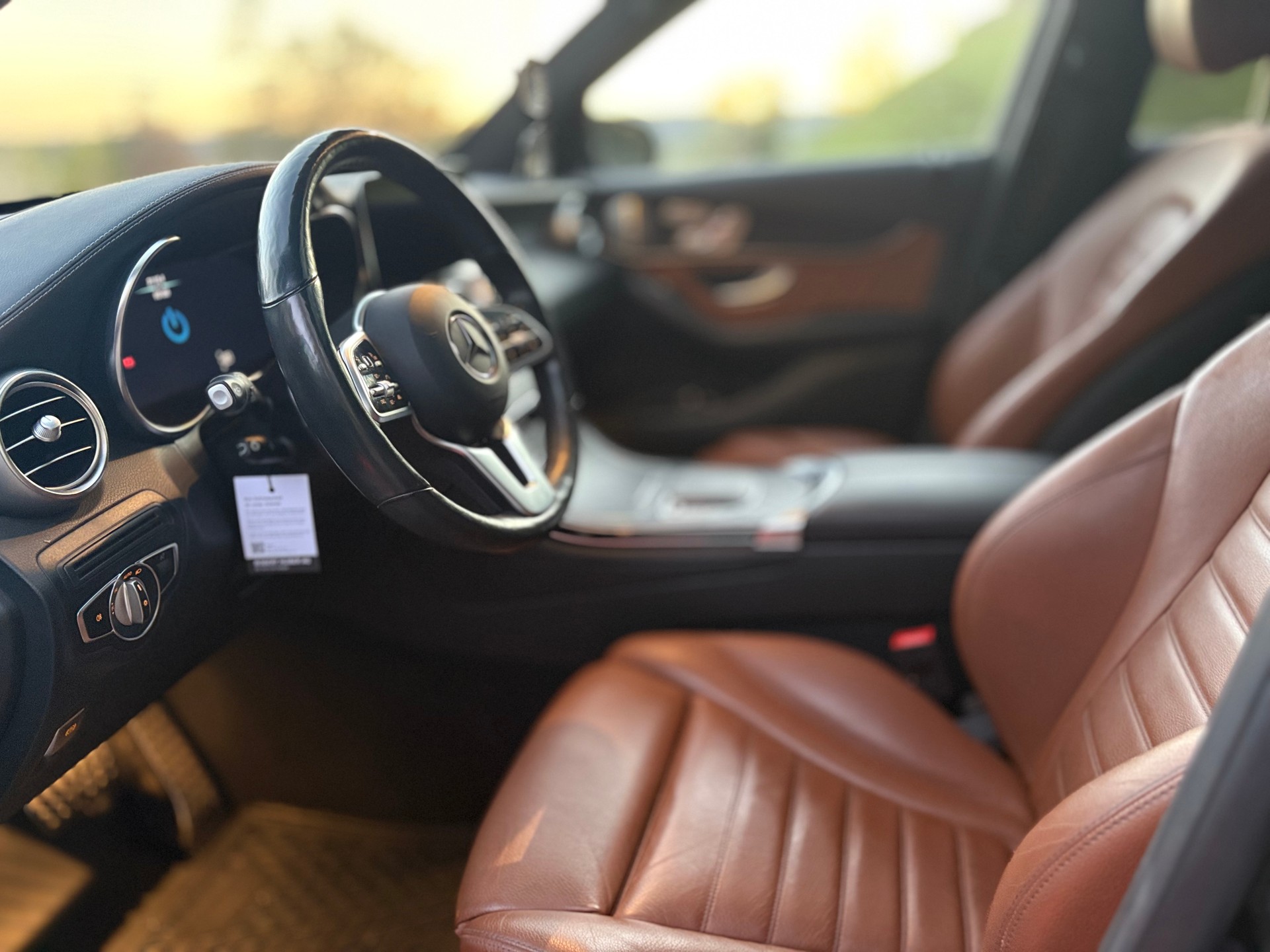 MERCEDES-BENZ GLC 300 e AMG Line 4Matic 9G-Tronic-image-5