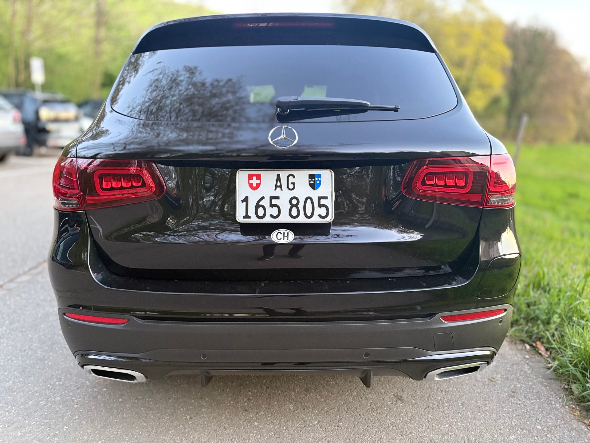 MERCEDES-BENZ GLC 300 e AMG Line 4Matic 9G-Tronic-image-2