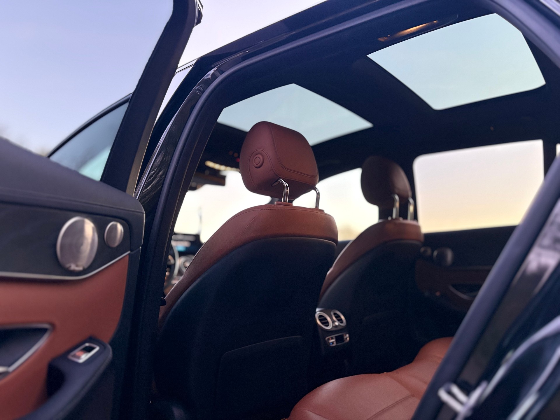 MERCEDES-BENZ GLC 300 e AMG Line 4Matic 9G-Tronic-image-13