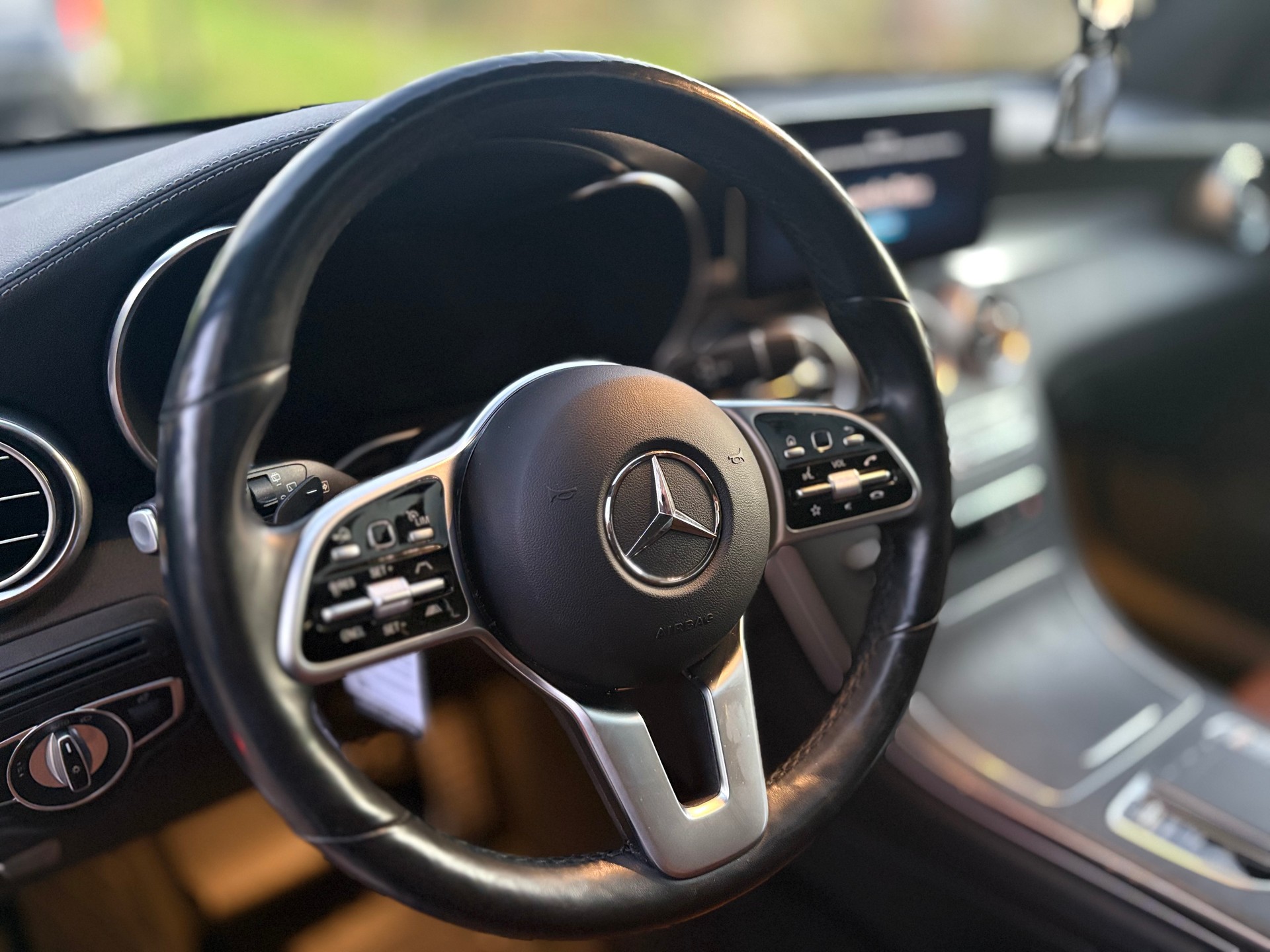 MERCEDES-BENZ GLC 300 e AMG Line 4Matic 9G-Tronic-image-10