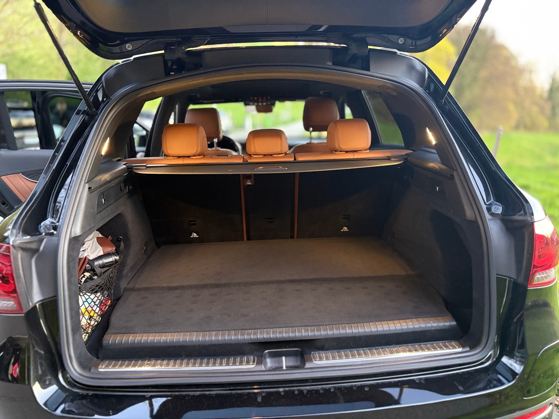MERCEDES-BENZ GLC 300 e AMG Line 4Matic 9G-Tronic-image-7