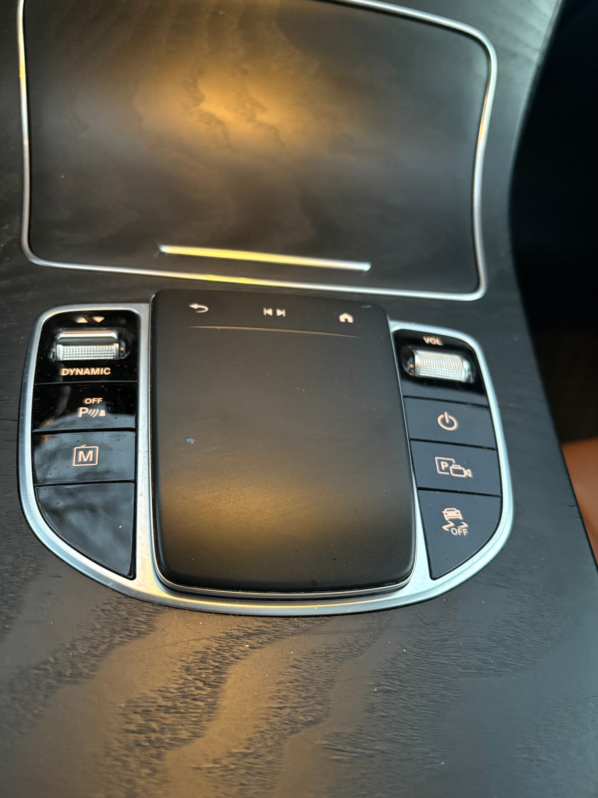 MERCEDES-BENZ GLC 300 e AMG Line 4Matic 9G-Tronic-image-11