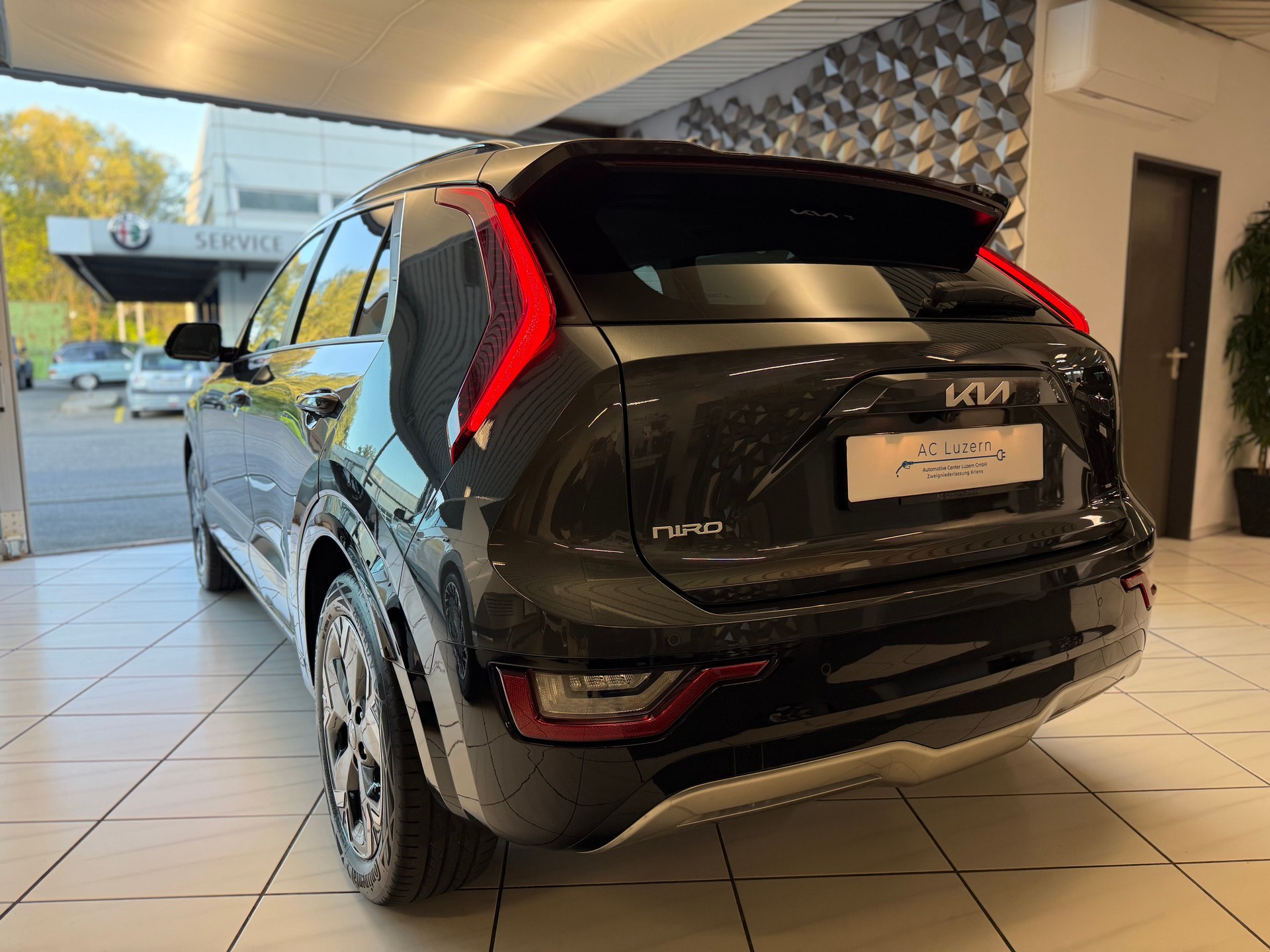 KIA Niro EV 64,8 kWh Style | CH-Fahrzeug mit 7 Jahren Werksgarantie-showroom-element-2