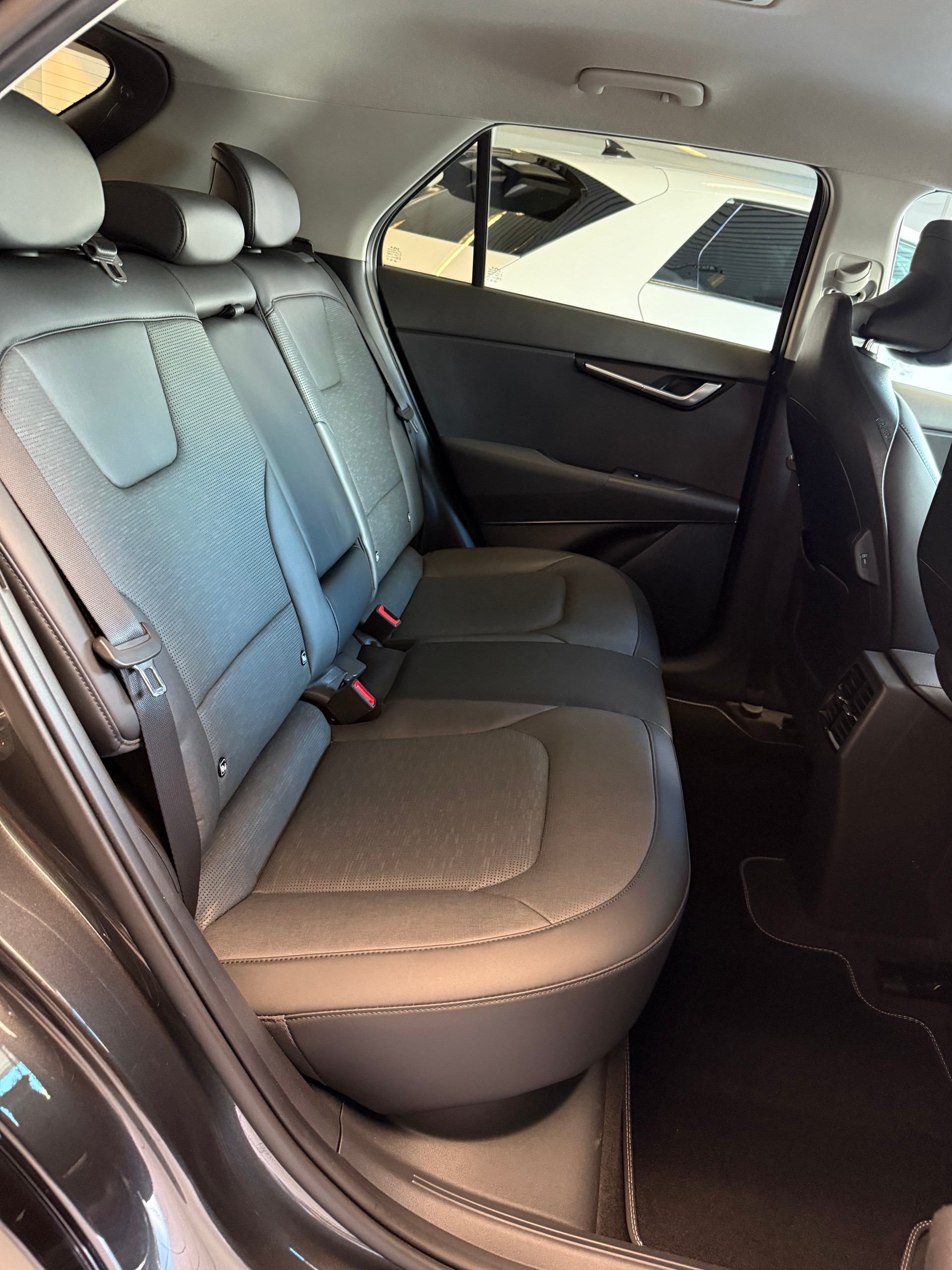 KIA Niro EV 64,8 kWh Style | CH-Fahrzeug mit 7 Jahren Werksgarantie-image-12