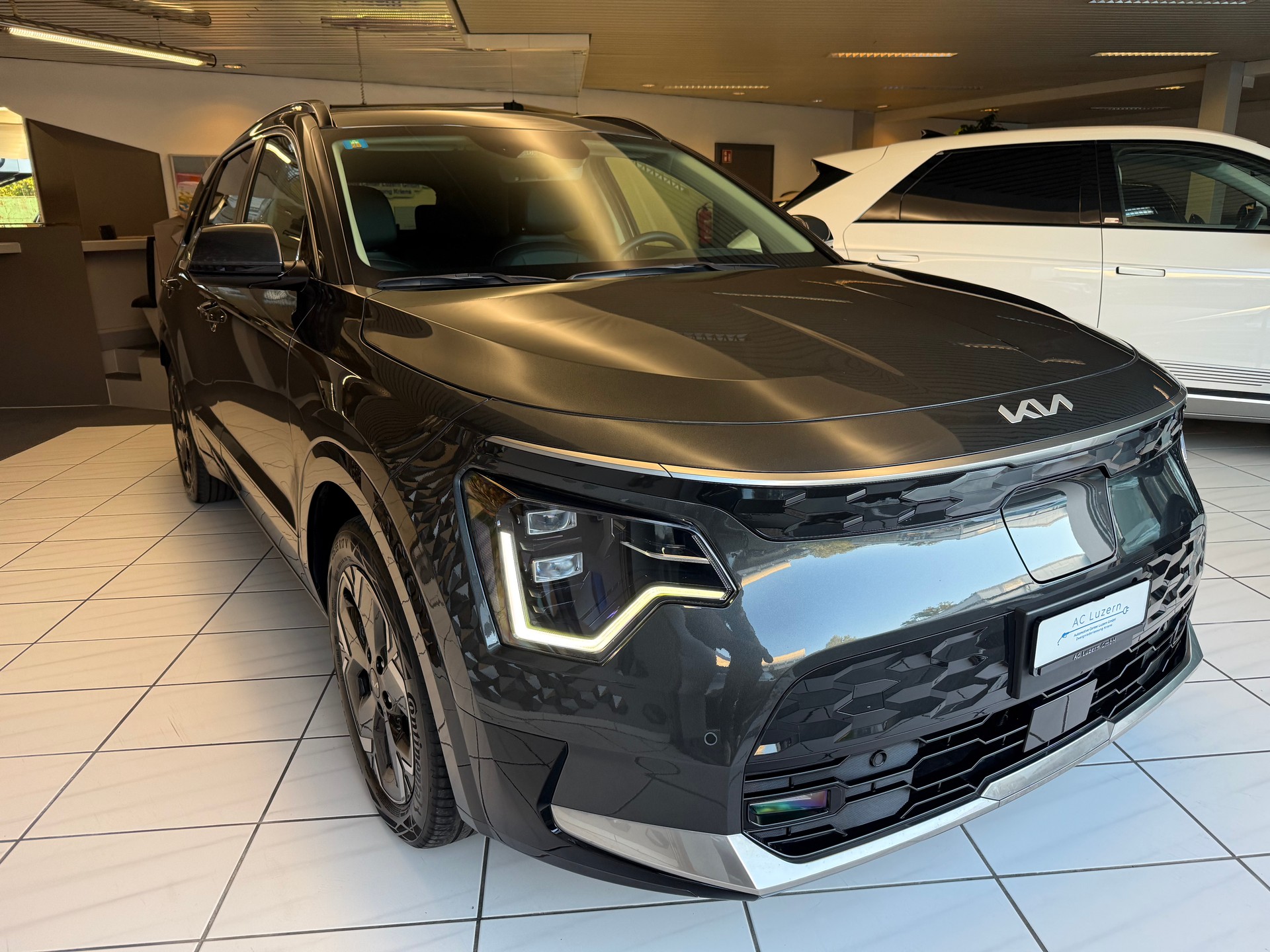 KIA Niro EV 64,8 kWh Style | CH-Fahrzeug mit 7 Jahren Werksgarantie-image-4