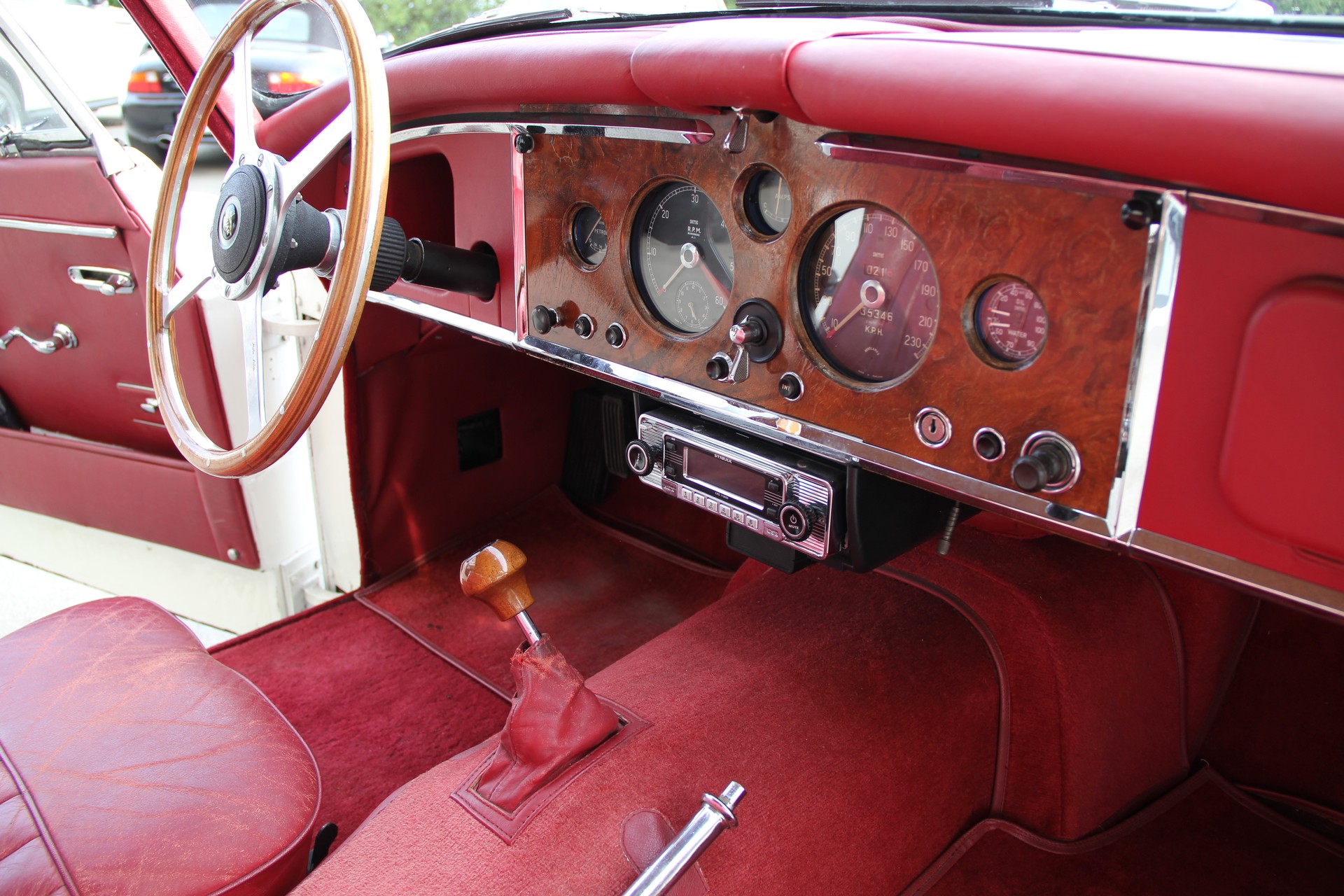 JAGUAR XK150-image-8