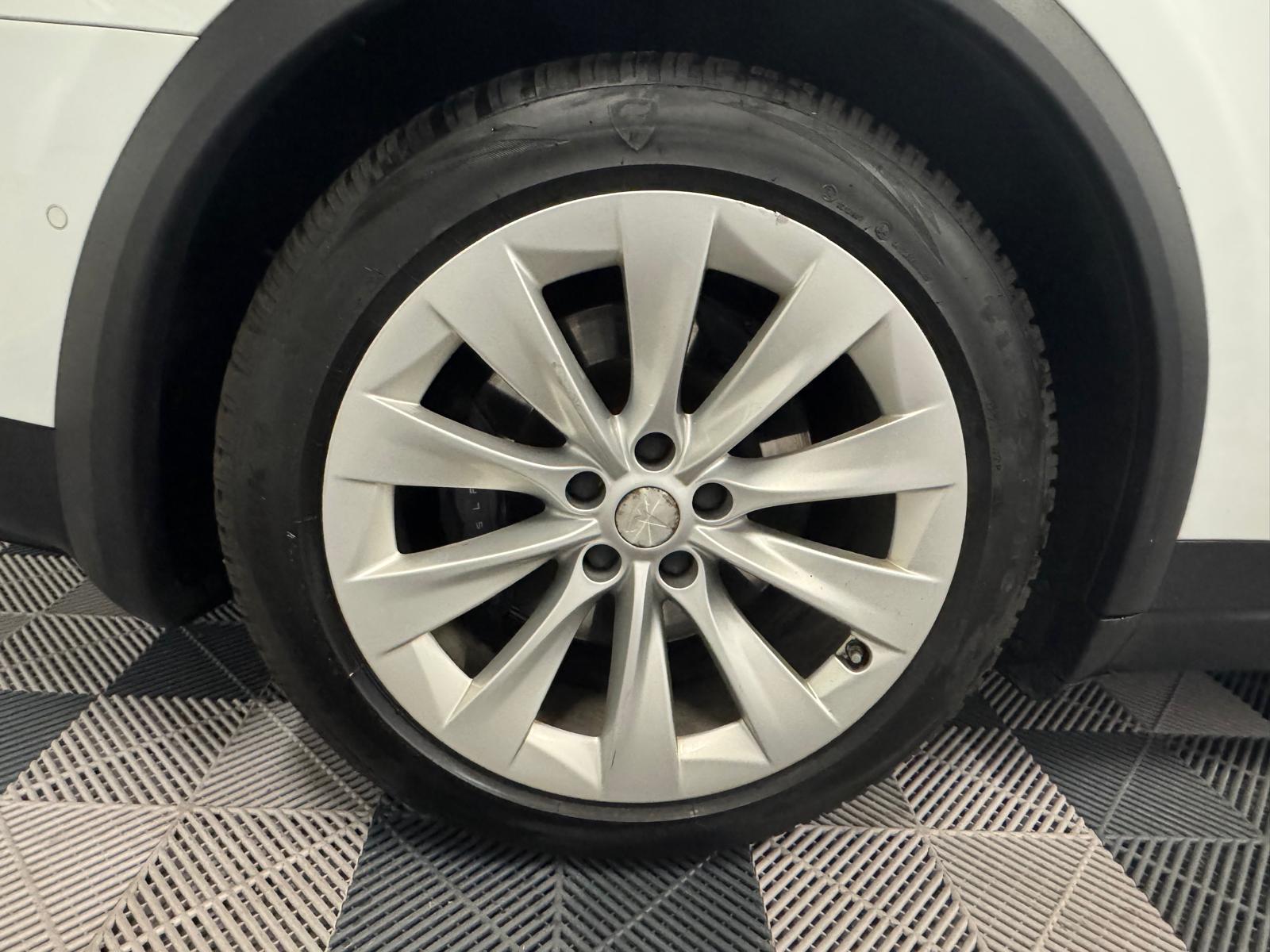 TESLA Model X 90 D-image-23