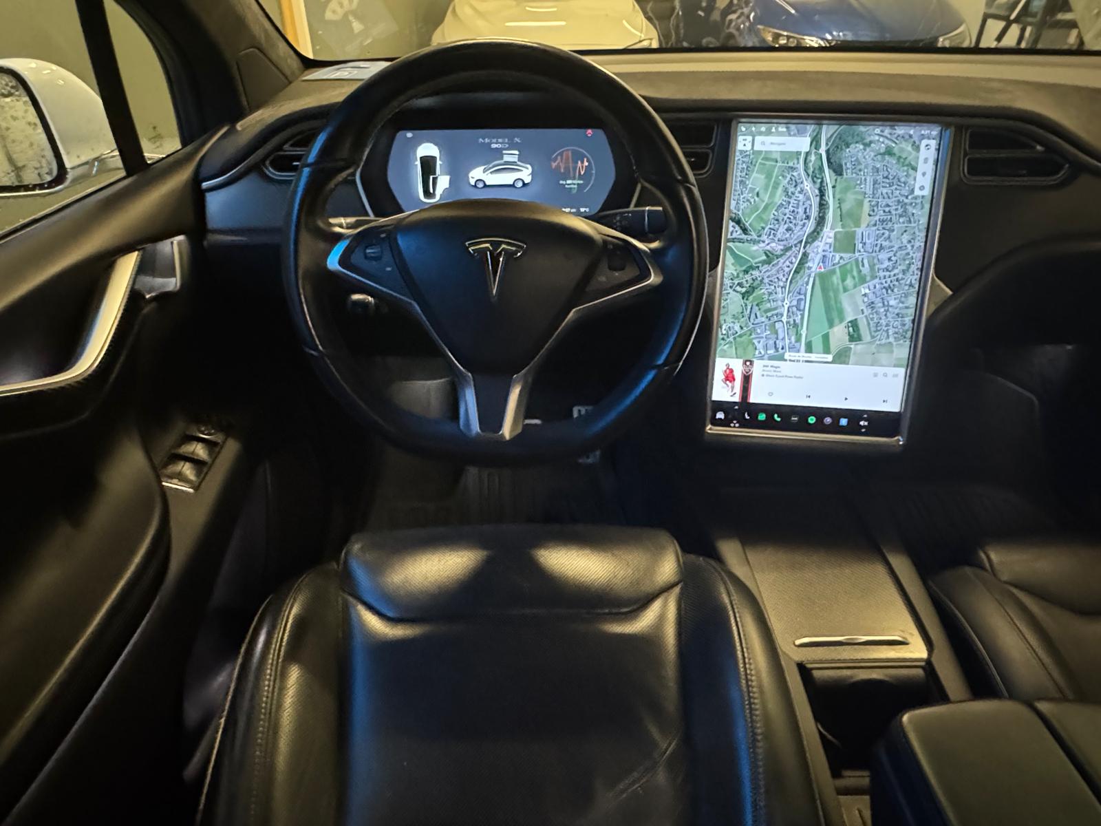 TESLA Model X 90 D-image-16