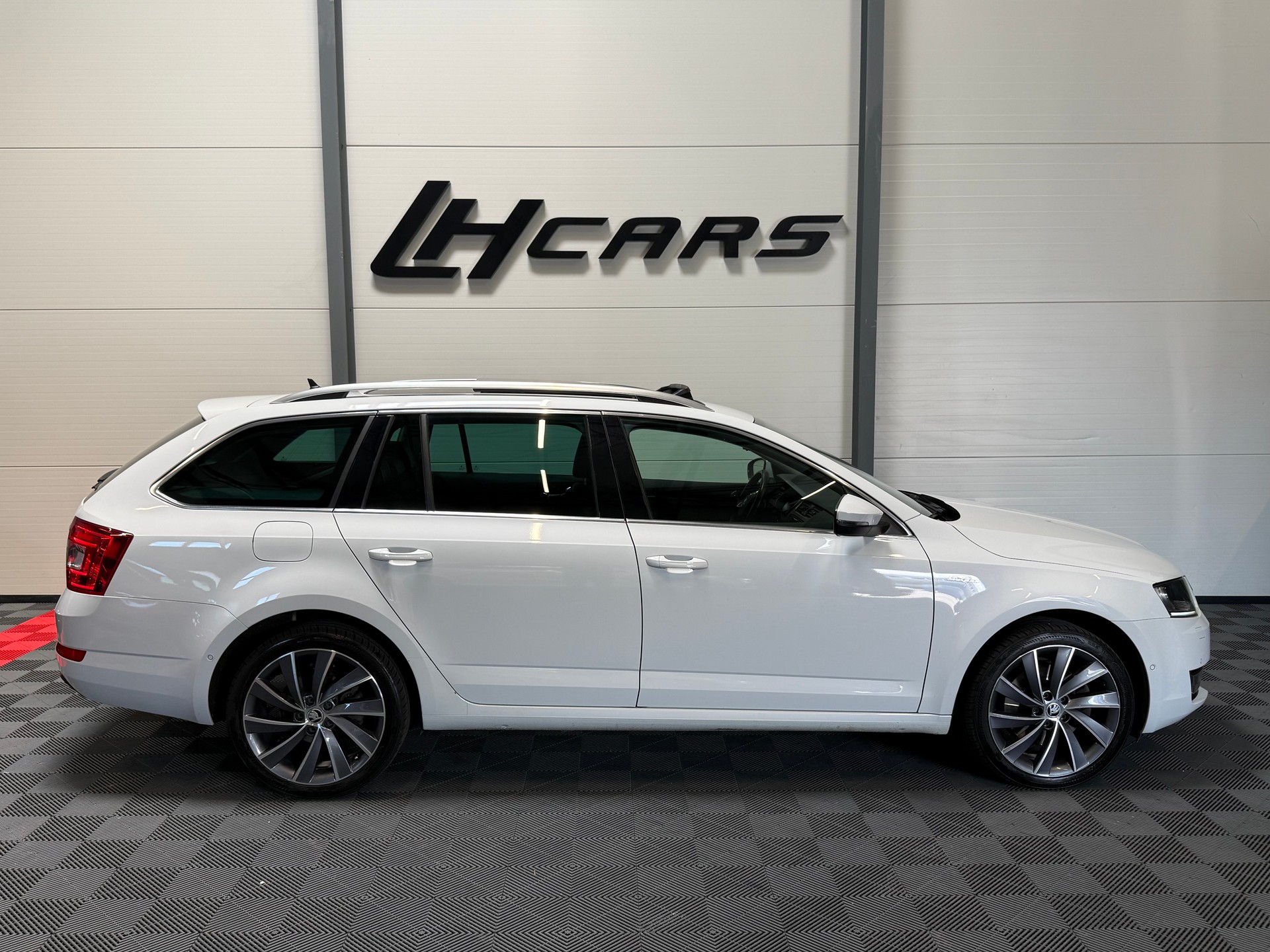 SKODA Octavia Combi 2.0 TDI 184 L & K 4x4 DSG-image-4