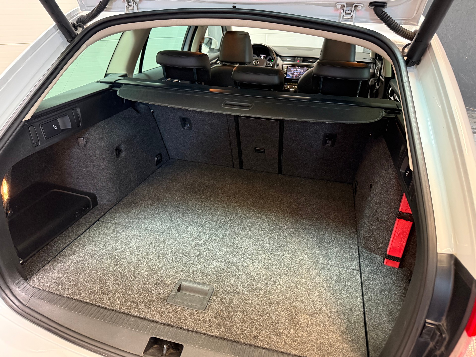 SKODA Octavia Combi 2.0 TDI 184 L & K 4x4 DSG-image-11