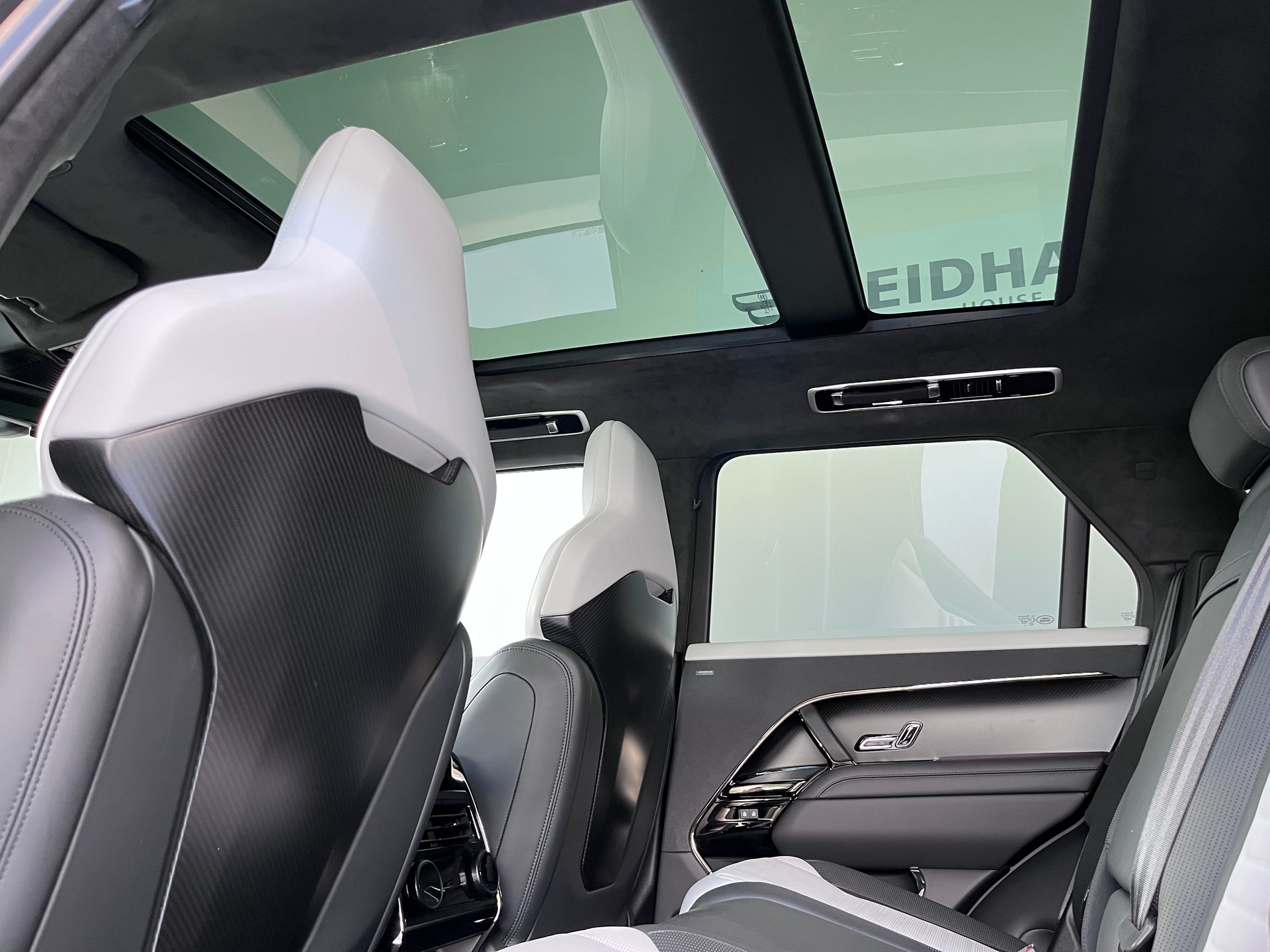 LAND ROVER Range Rover Sport P635 SV Edition Two-image-9