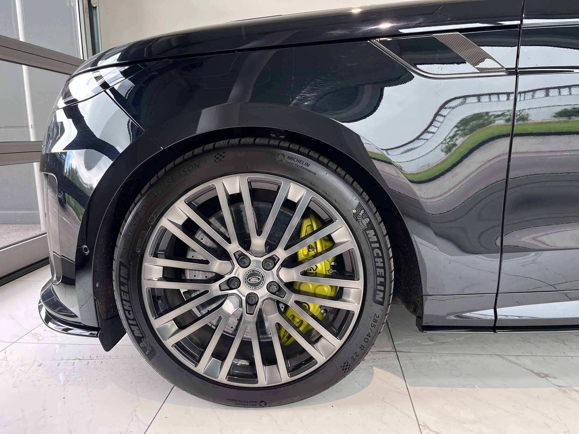 LAND ROVER Range Rover Sport P635 SV Edition Two-image-18