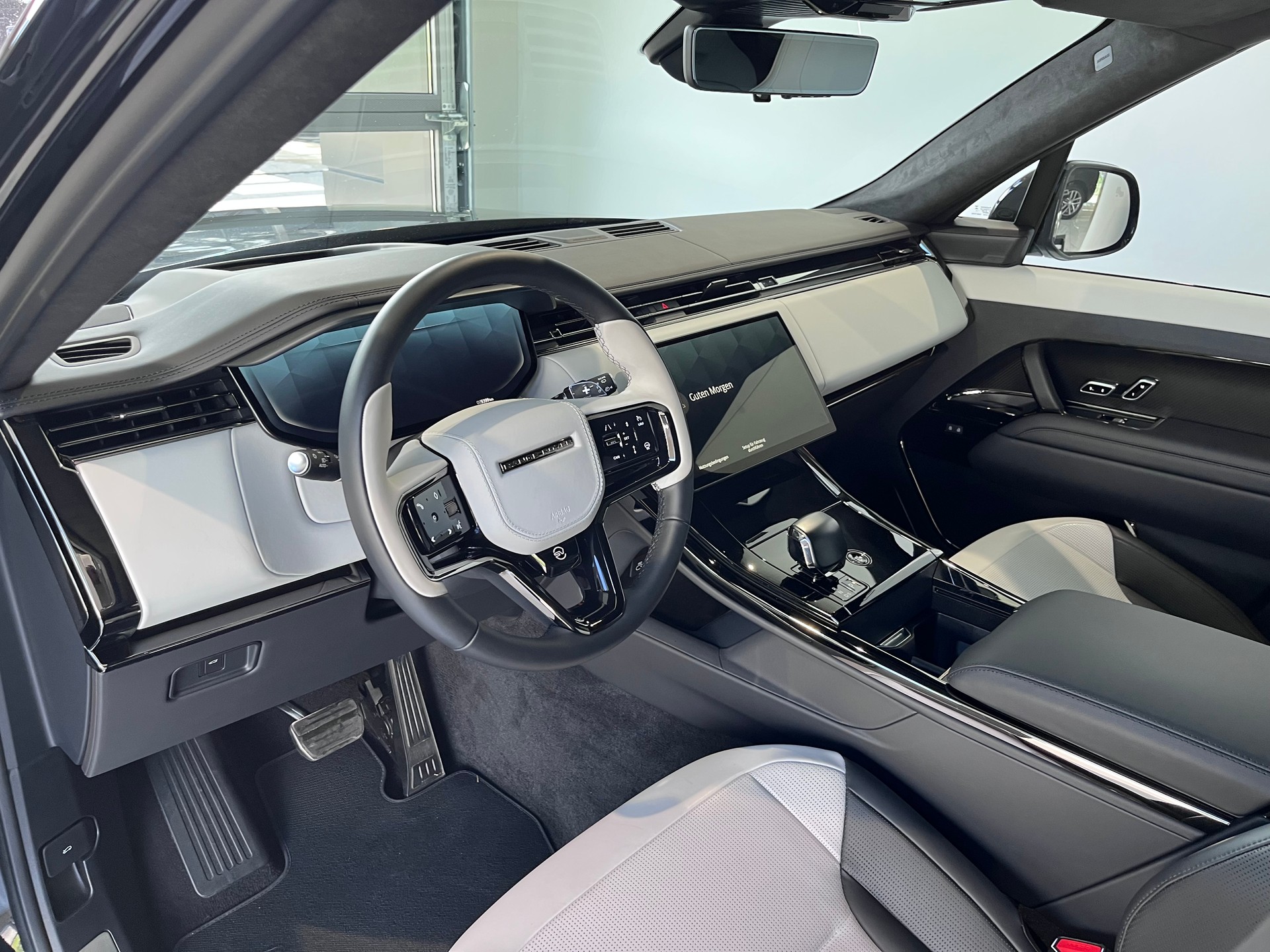LAND ROVER Range Rover Sport P635 SV Edition Two-image-5