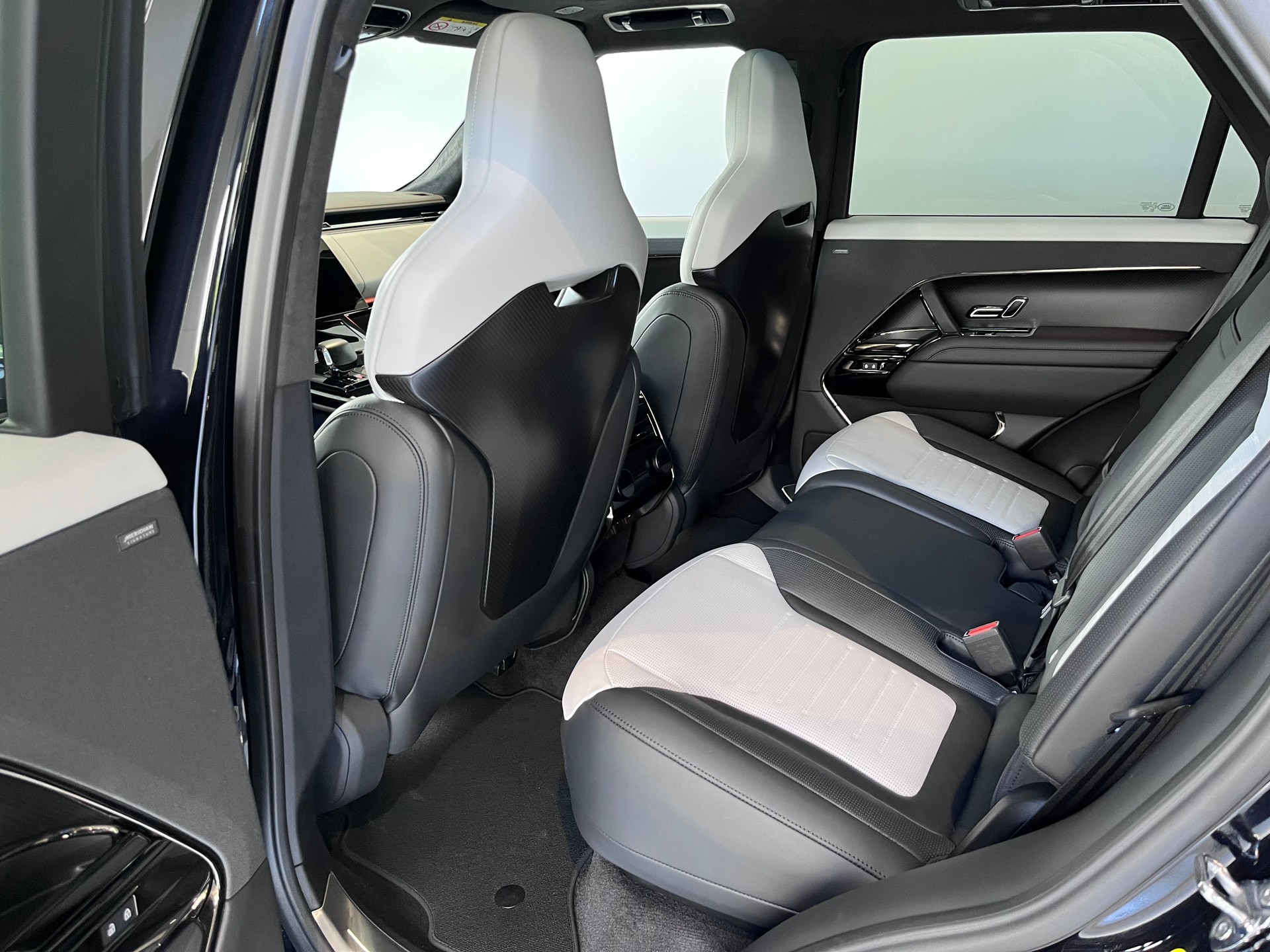 LAND ROVER Range Rover Sport P635 SV Edition Two-image-8