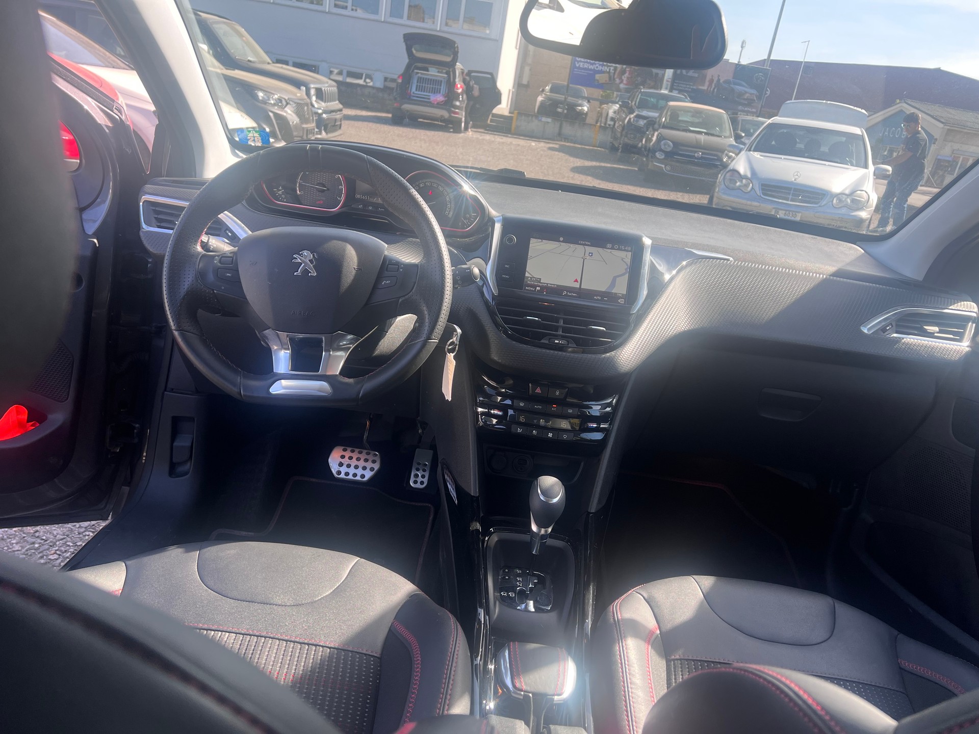 PEUGEOT 2008 1.2 PureTech GT Line EAT6-image-6