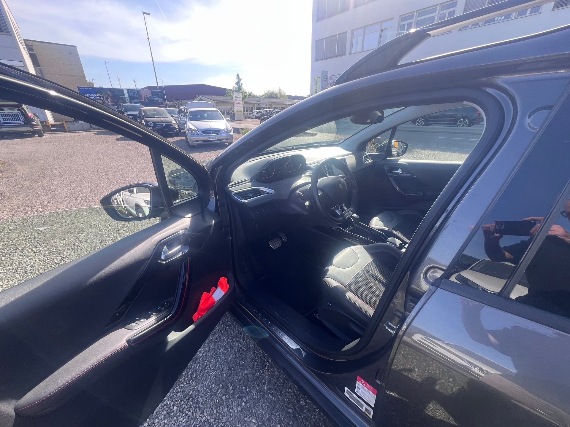 PEUGEOT 2008 1.2 PureTech GT Line EAT6-image-8
