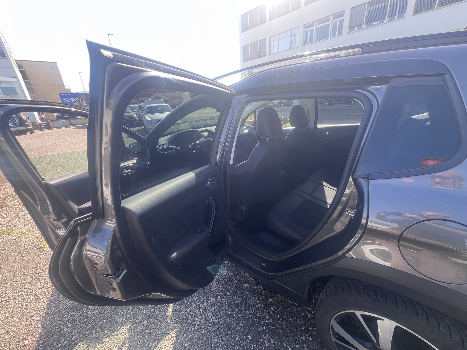 PEUGEOT 2008 1.2 PureTech GT Line EAT6-image-9