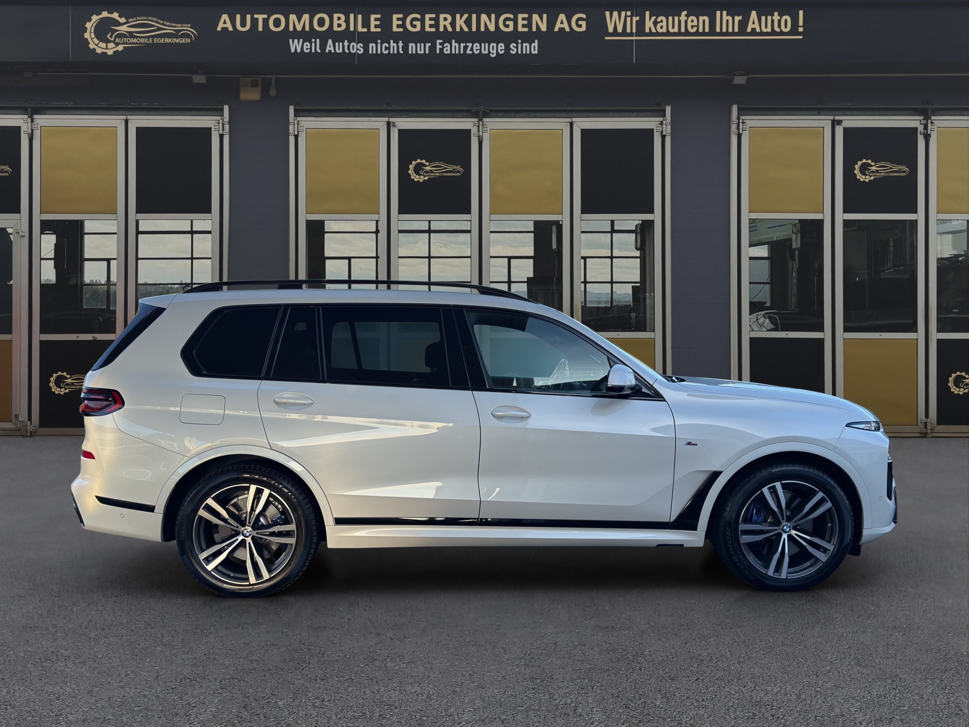 BMW X7 xDrive 48V 40d M Sport Pro Steptronic-showroom-element-3