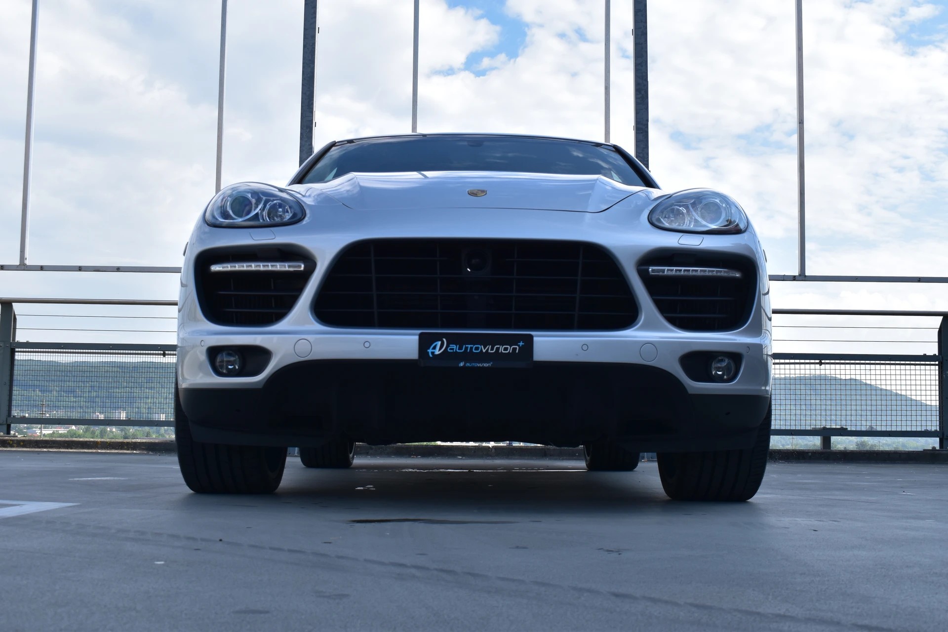 PORSCHE CAYENNE TURBO BLACK l 500 PS-image-16