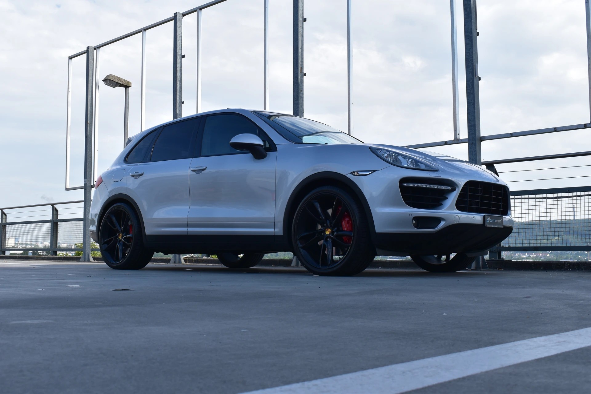 PORSCHE CAYENNE TURBO BLACK l 500 PS-image-8